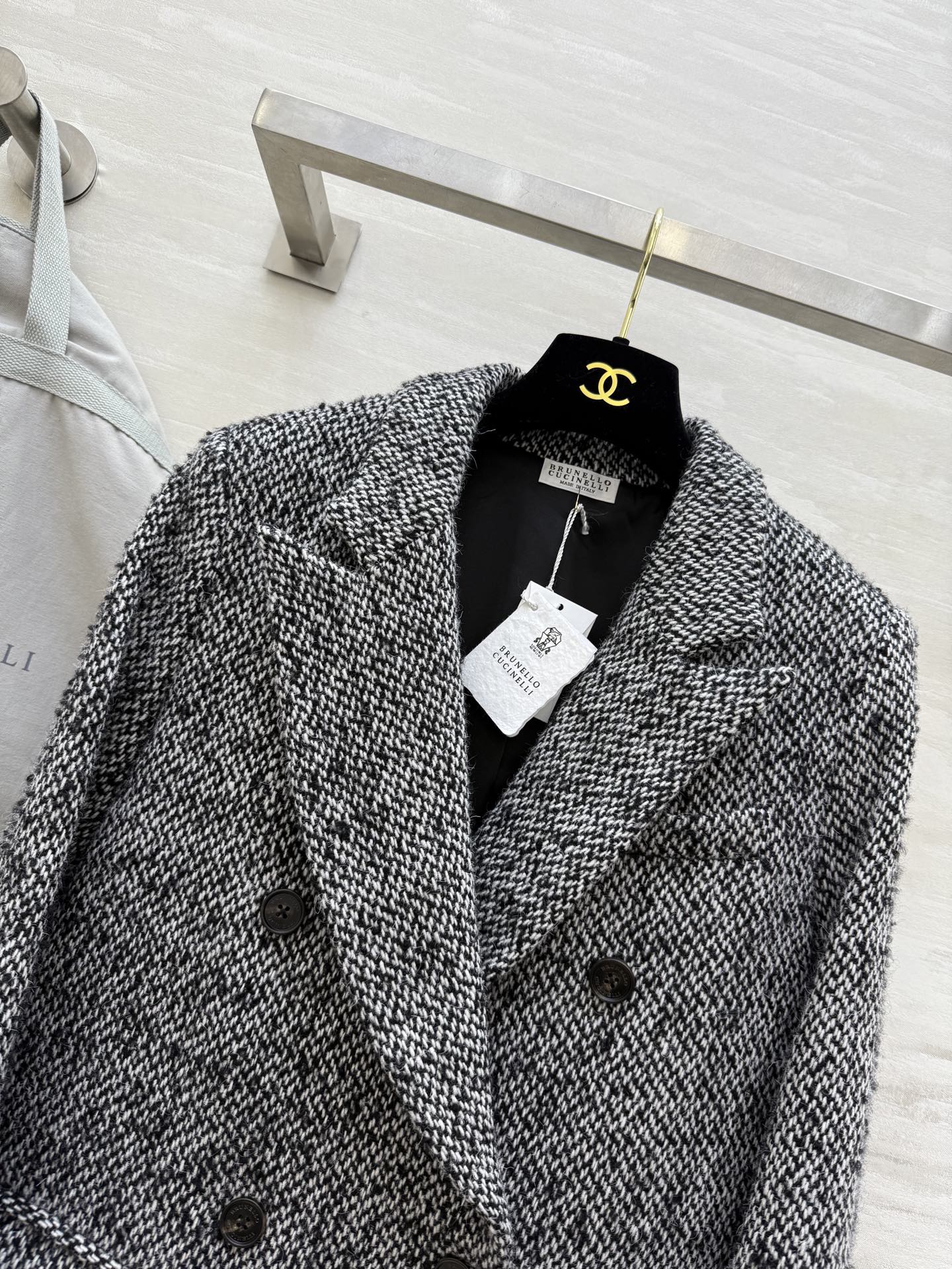 Brunello Cucinell♡新款 人字纹羊毛大衣 经典人字纹羊毛面料 采用高品质羊毛混纺 触感柔