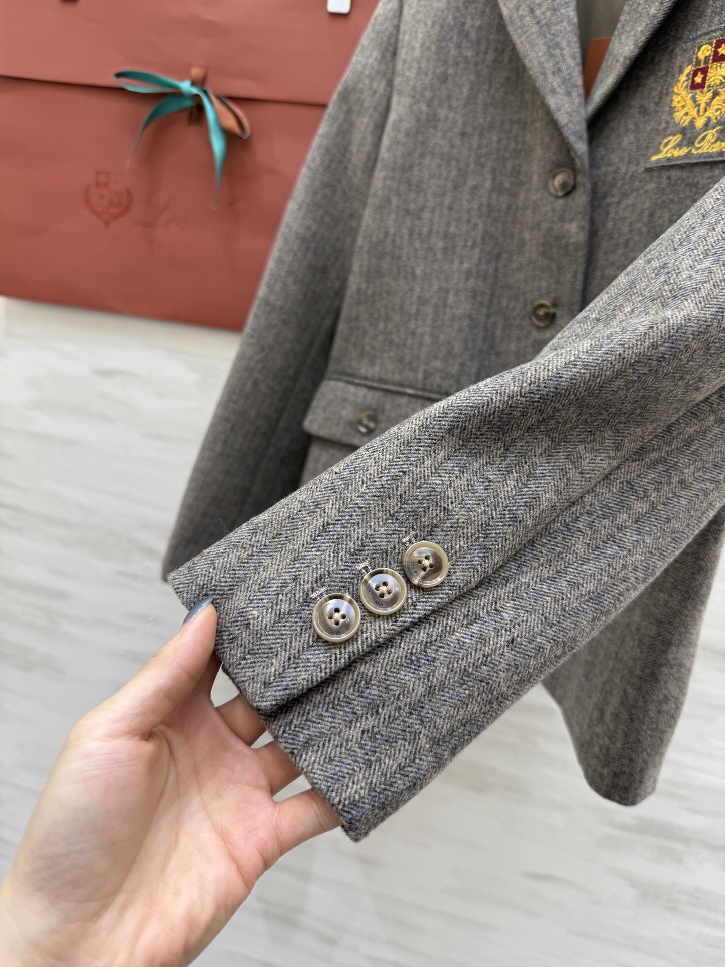 Loro Pian♡²⁶早春新款 新贵老钱风人字纹羊毛西装外套 高品质定制 现货首发size：S/M/L