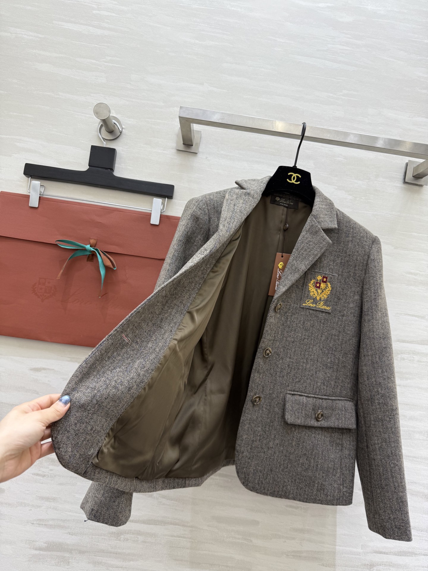 Loro Pian♡²⁶早春新款 新贵老钱风人字纹羊毛西装外套 高品质定制 现货首发size：S/M/L