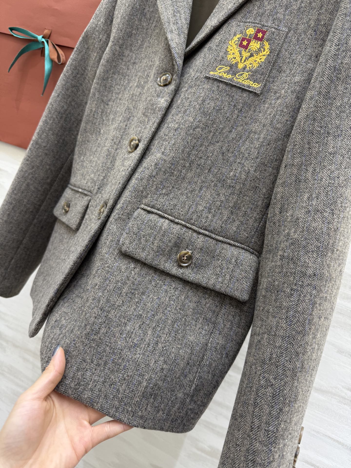 Loro Pian♡²⁶早春新款 新贵老钱风人字纹羊毛西装外套 高品质定制 现货首发size：S/M/L