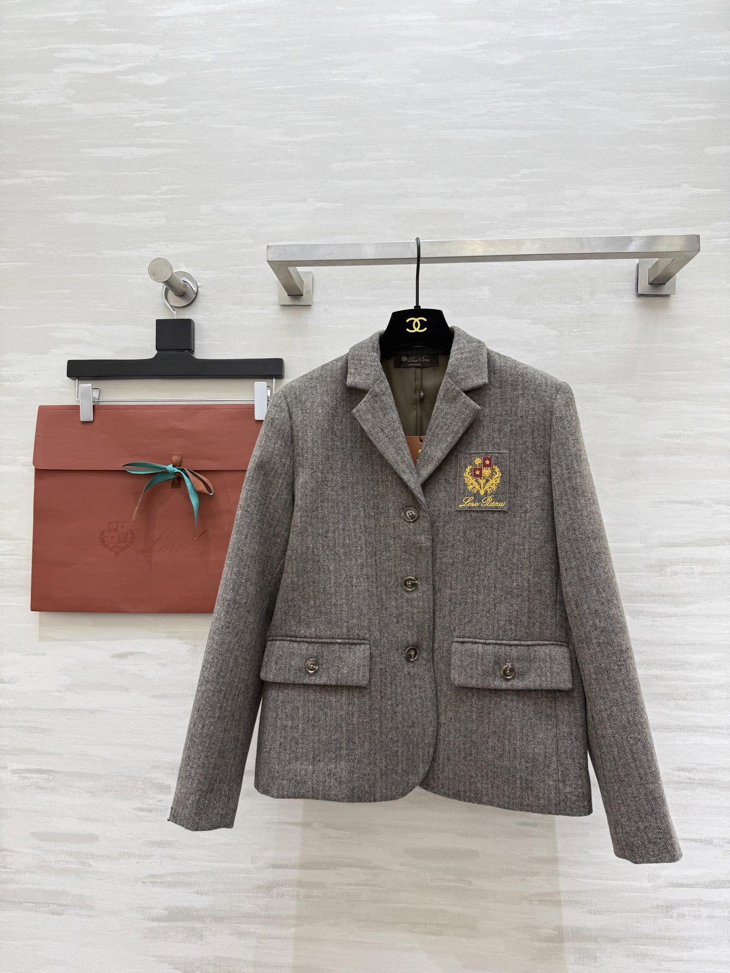 NO:666139,Loro Pian early spring new style new money old money style herringbone wool suit jacket, high quality customization, ready for sale, sizeS/M/L (S size bust 96, length 58),,loro piana,jackets & coats,business suit, 19860909Loro Pian早春新款 新贵老钱风人字纹羊毛西装外套 高品质定制 现货首发sizeS/M/L（s码胸围96,衣长58）,,loro piana,jackets & coats,business suit, ,Women's clothing