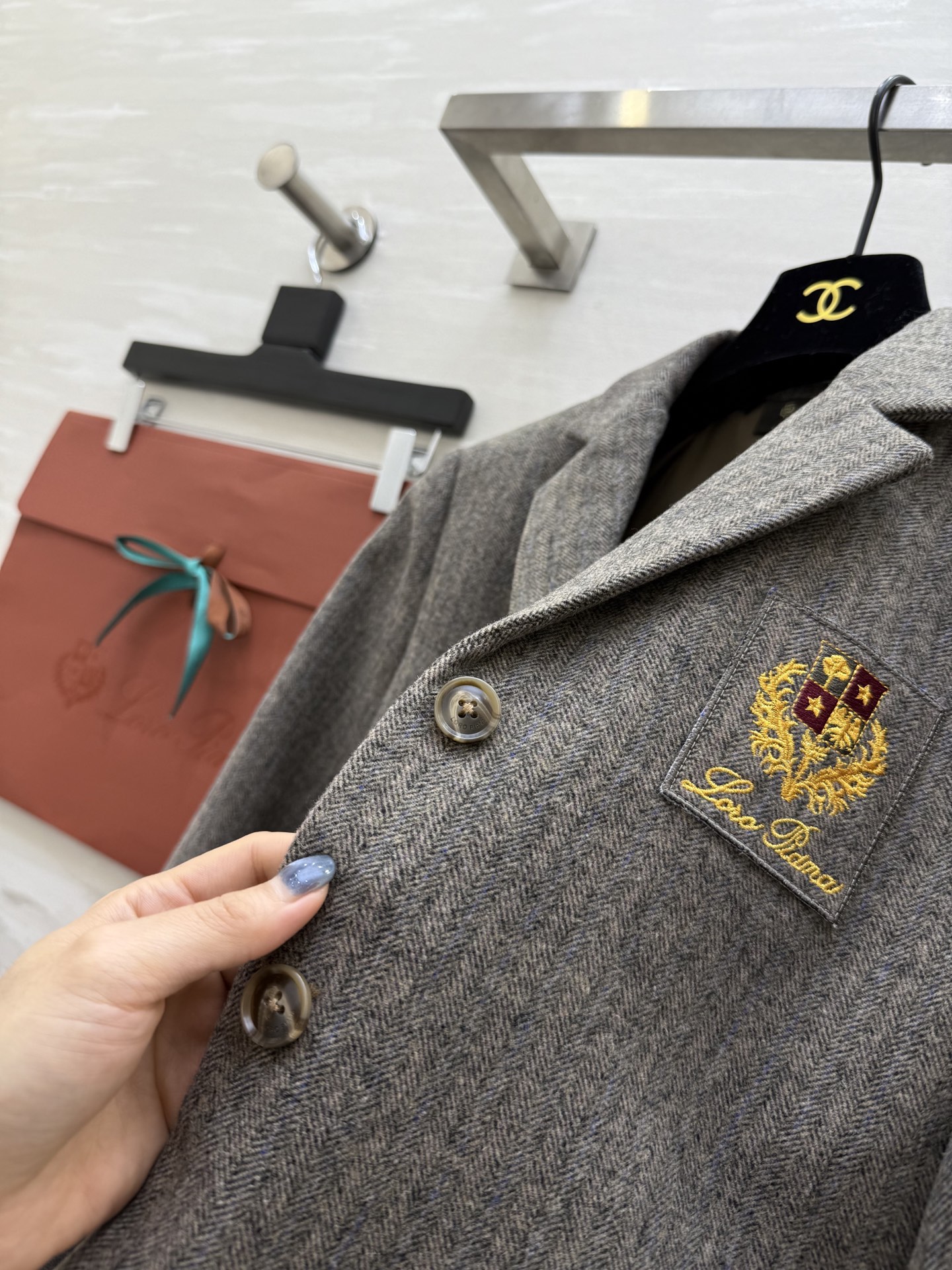 Loro Pian♡²⁶早春新款 新贵老钱风人字纹羊毛西装外套 高品质定制 现货首发size：S/M/L