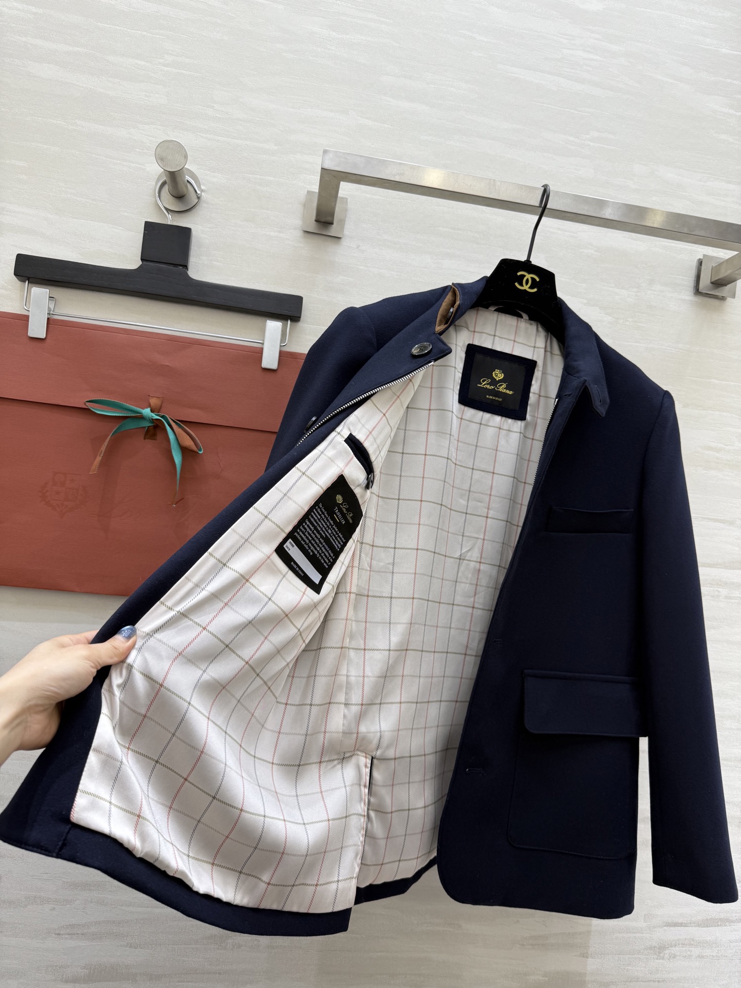 #Loro Pian²⁶新款 羊毛立领外套｜藏蓝雅调 老钱质感 羊毛面料 + 麂皮拼接领 暖而高阶显格调