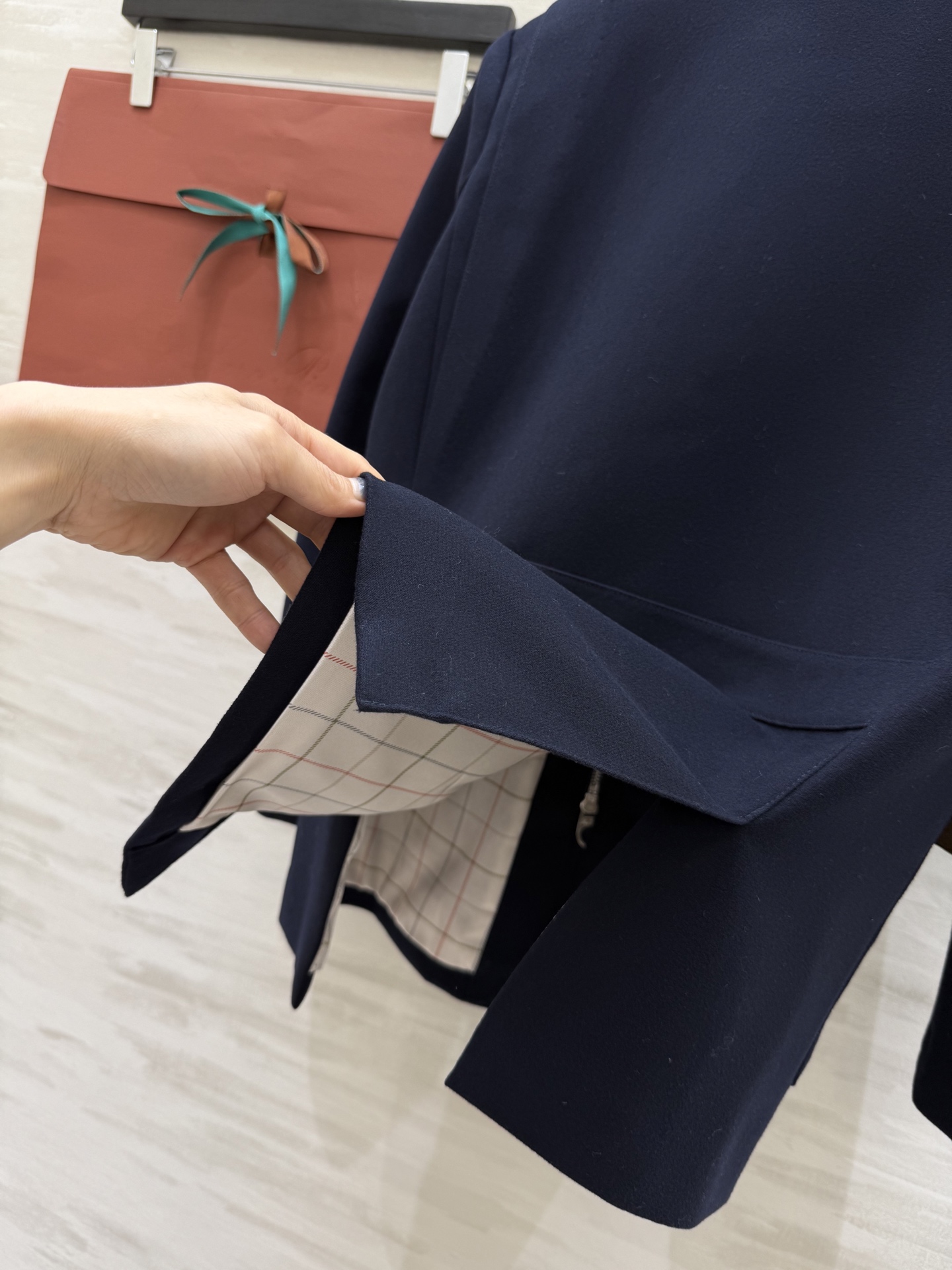 #Loro Pian²⁶新款 羊毛立领外套｜藏蓝雅调 老钱质感 羊毛面料 + 麂皮拼接领 暖而高阶显格调