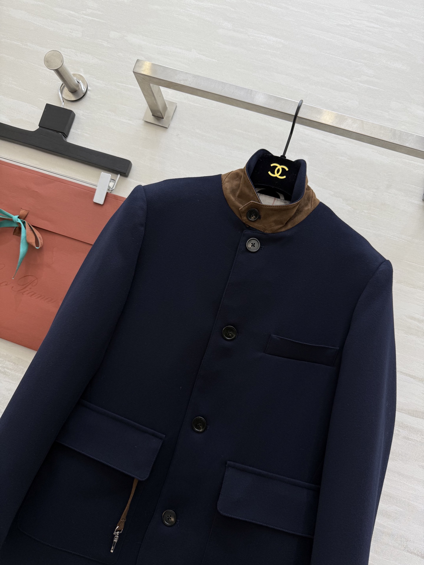 #Loro Pian²⁶新款 羊毛立领外套｜藏蓝雅调 老钱质感 羊毛面料 + 麂皮拼接领 暖而高阶显格调