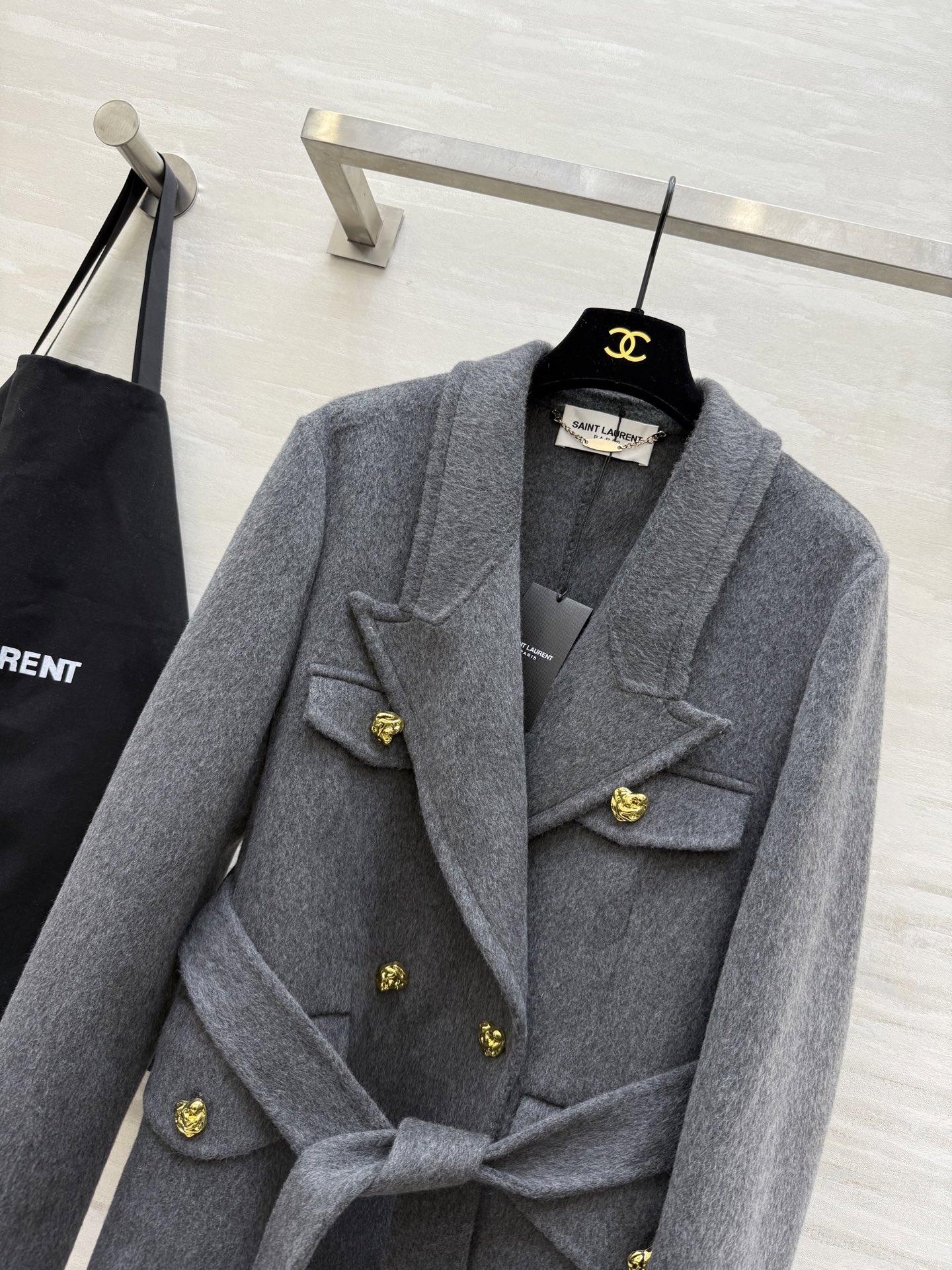 Saint Lauren♡ 双面羊毛呢外套 采用高品质羊毛柔软又保暖 秋冬穿超合适！双排扣腰带设计 修饰