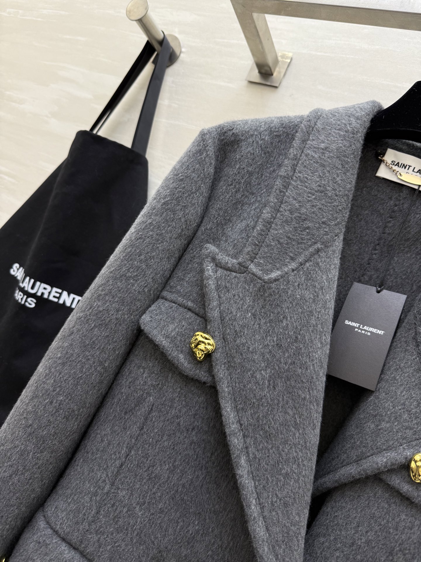 Saint Lauren♡ 双面羊毛呢外套 采用高品质羊毛柔软又保暖 秋冬穿超合适！双排扣腰带设计 修饰