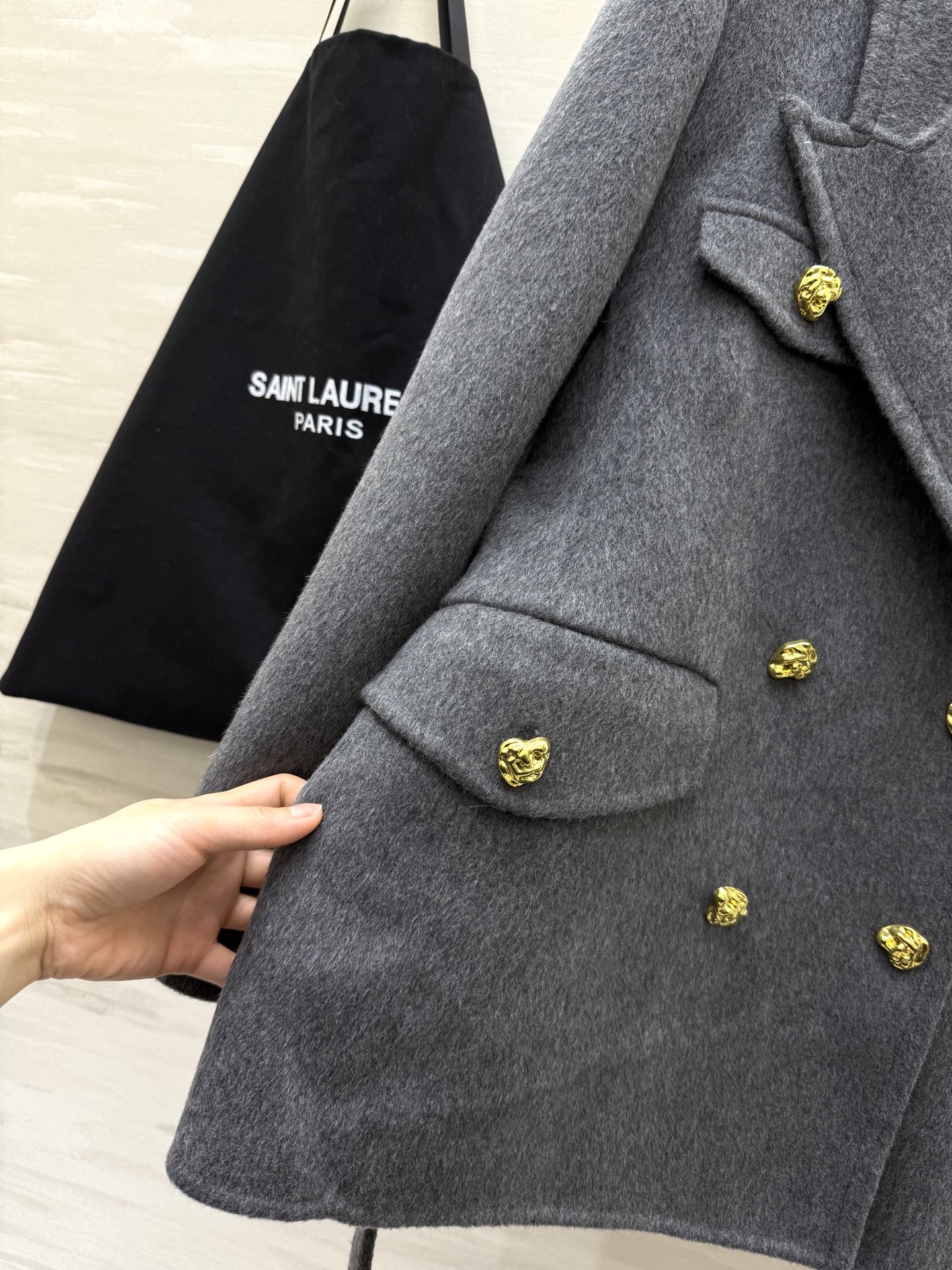 Saint Lauren♡ 双面羊毛呢外套 采用高品质羊毛柔软又保暖 秋冬穿超合适！双排扣腰带设计 修饰