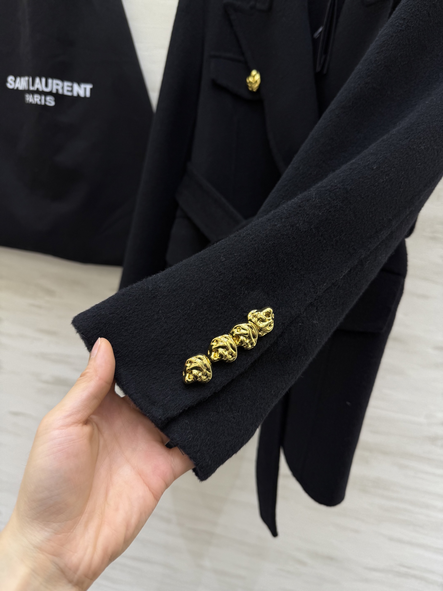 Saint Lauren♡ 双面羊毛呢外套 采用高品质羊毛柔软又保暖 秋冬穿超合适！双排扣腰带设计 修饰
