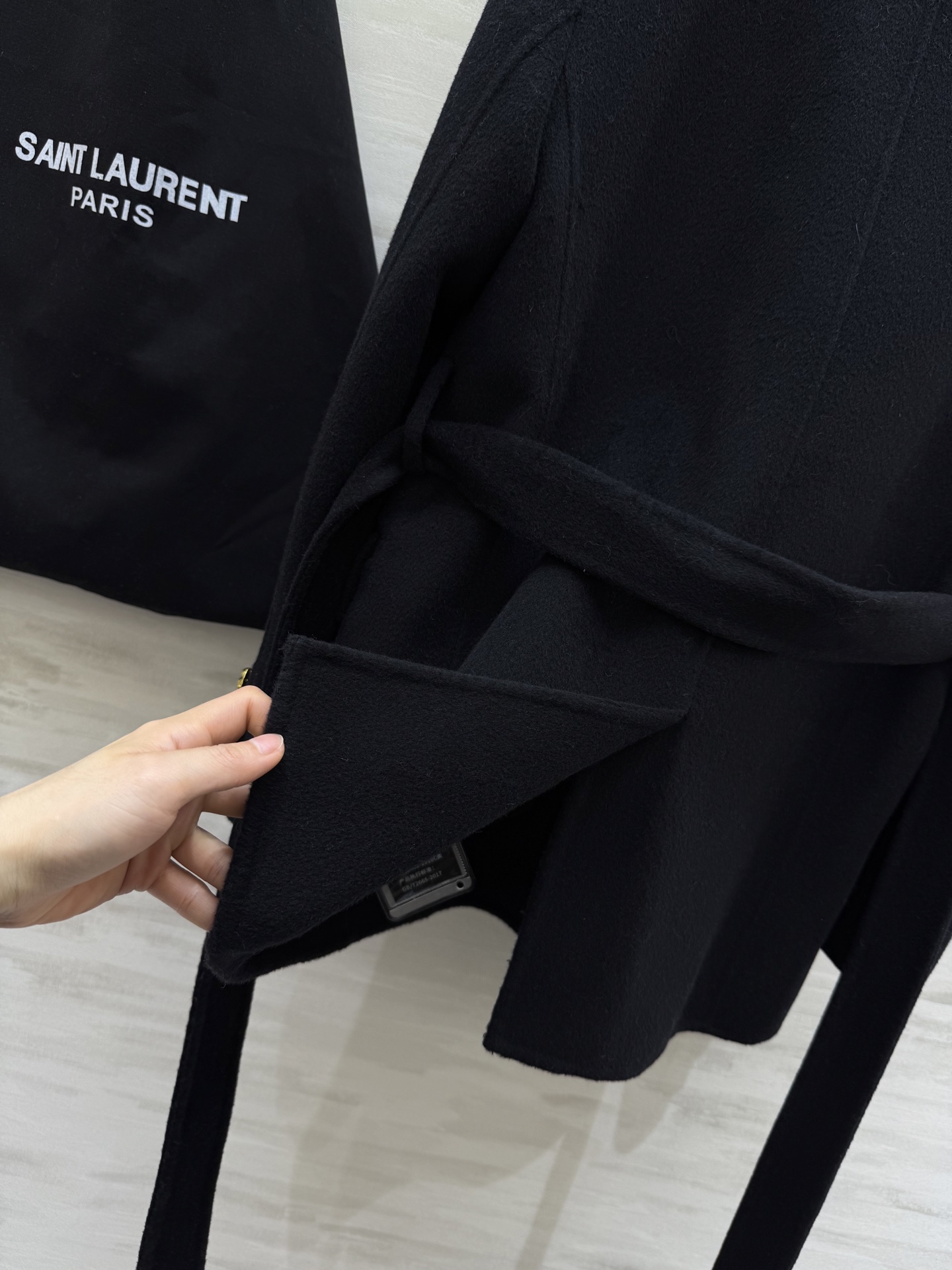 Saint Lauren♡ 双面羊毛呢外套 采用高品质羊毛柔软又保暖 秋冬穿超合适！双排扣腰带设计 修饰