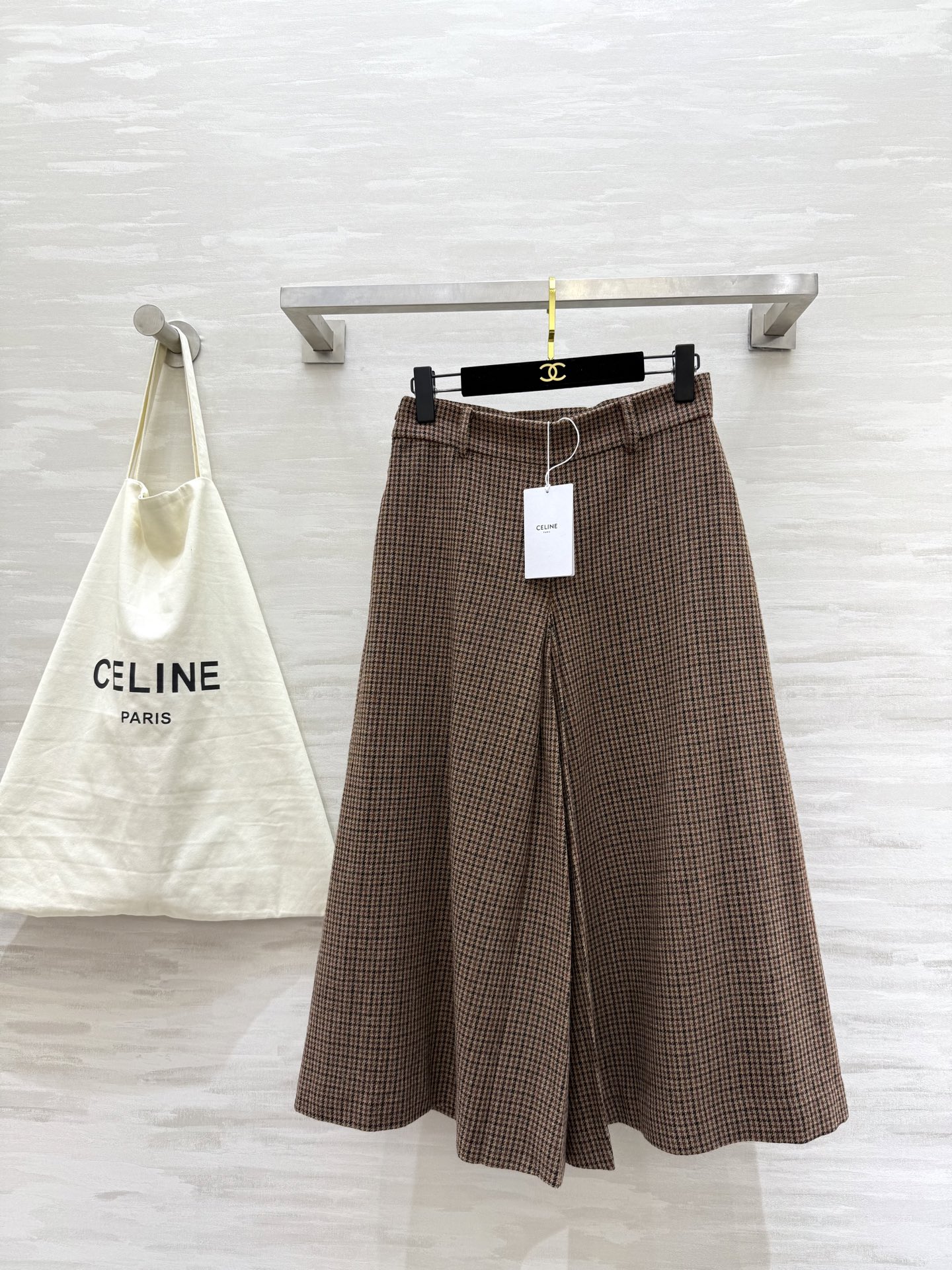 NO:666542,#Celin retro plaid wide-leg culottes, fashionable and slimming, high quality, available now, sizeS/M/L (S size waist 66, pants length 79),,celine,skirts, 19860909#Celin 复古格纹阔腿裙裤 时髦显瘦 高品质 现货首发sizeS/M/L（s码腰围66,裤长79）,,celine,skirts, ,Women's clothing