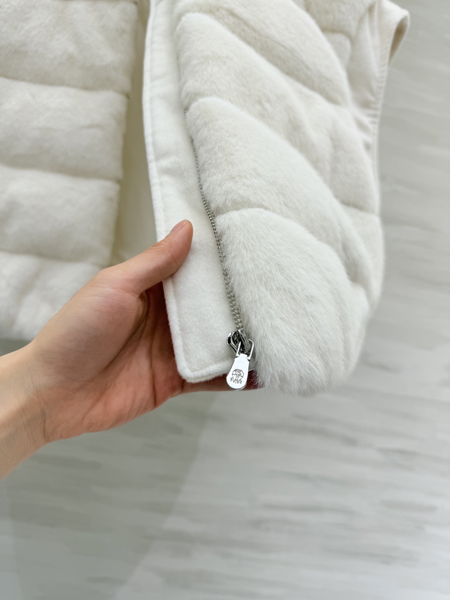 #Brunello Cucinell♡新款环保仿貂 羽绒马甲外套 内里90白鹅绒填充舒适保暖 高品质定制