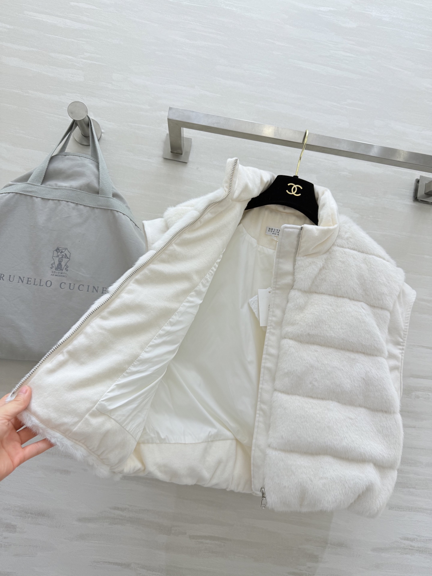 #Brunello Cucinell♡新款环保仿貂 羽绒马甲外套 内里90白鹅绒填充舒适保暖 高品质定制