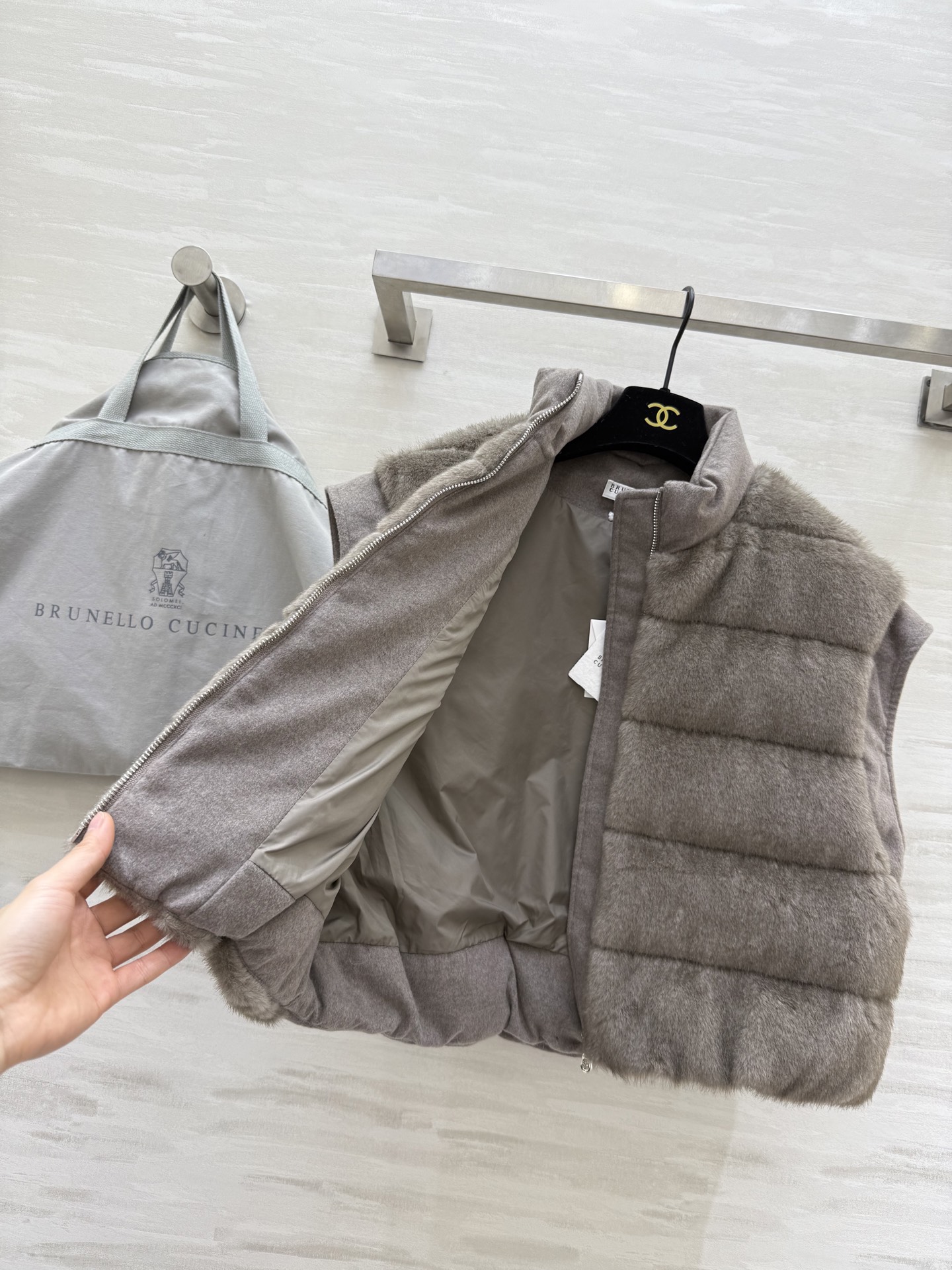 #Brunello Cucinell♡新款环保仿貂 羽绒马甲外套 内里90白鹅绒填充舒适保暖 高品质定制