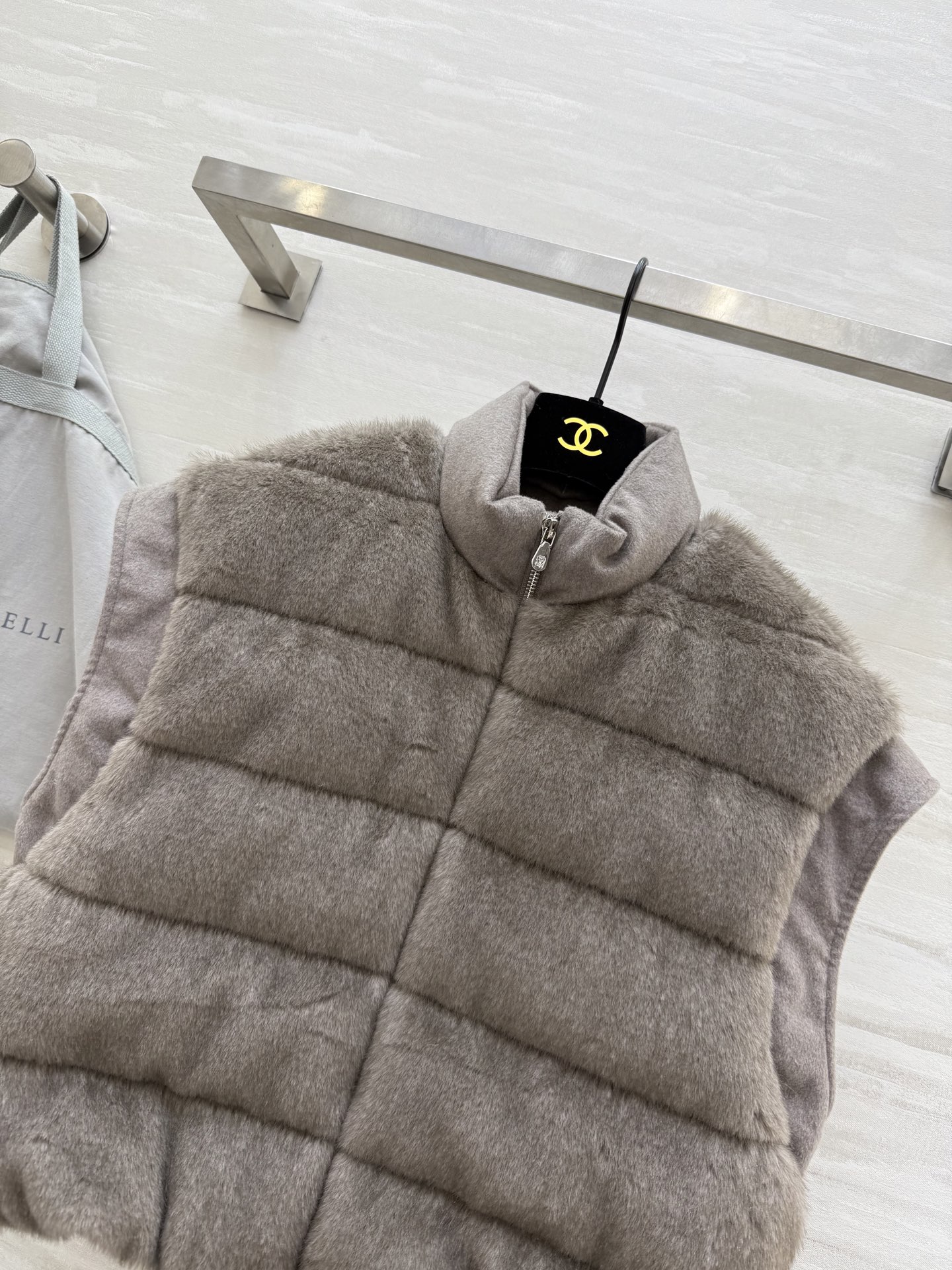 #Brunello Cucinell♡新款环保仿貂 羽绒马甲外套 内里90白鹅绒填充舒适保暖 高品质定制