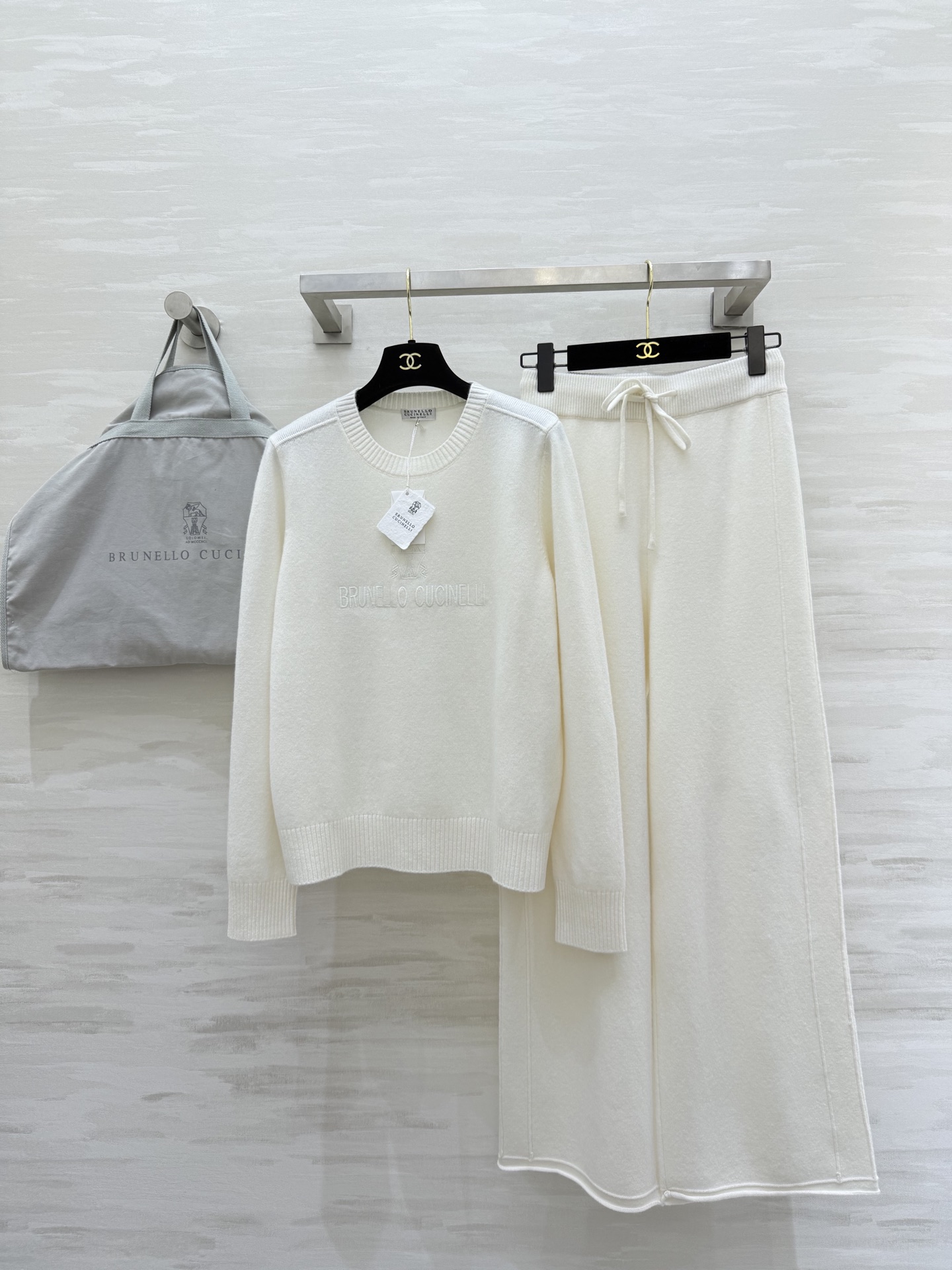 NO:666570,#Brunello Cucinell Nouveau riche old money style wool suit, high quality customization, available in stock first size S/M/L (S size shoulder width 37, bust 96, length 59, waist 62, hip 102, pants length 100),, brunello cucinelli,  19860909#Brunello Cucinell 新贵老钱风羊毛套装 高品质定制 现货首发sizeS/M/L（s码肩宽37,胸围96,衣长59,腰围62,臀围102,裤长100）,,brunello cucinelli, ,Women's clothing