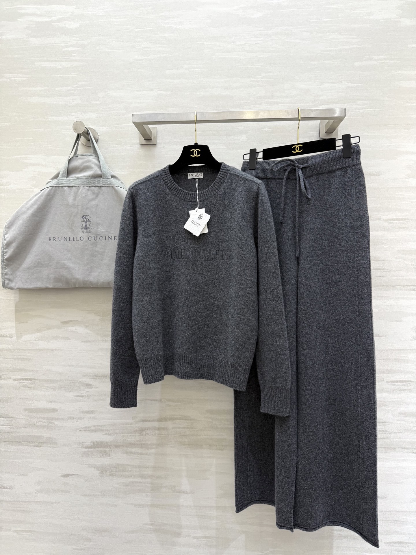 NO:666574,#Brunello Cucinell Nouveau riche old money style wool suit, high quality customization, available in stock first size S/M/L (S size shoulder width 37, bust 96, length 59, waist 62, hip 102, pants length 100),, brunello cucinelli,  19860909#Brunello Cucinell 新贵老钱风羊毛套装 高品质定制 现货首发sizeS/M/L（s码肩宽37,胸围96,衣长59,腰围62,臀围102,裤长100）,,brunello cucinelli, ,Women's clothing