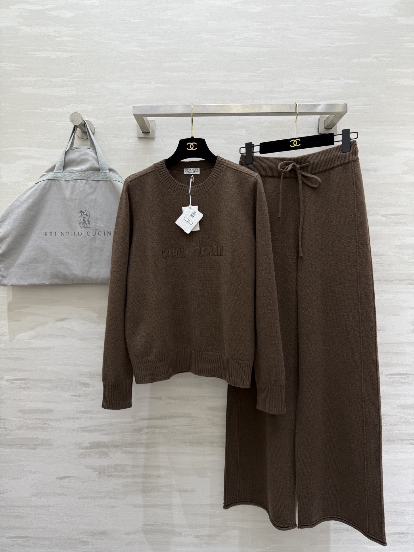 NO:666579,#Brunello Cucinell New rich and old money style wool suit, high quality customization, available in stock first size S/M/L (S size shoulder width 37, bust 96, length 59, waist 62, hip 102, pants length 100,, brunello cucinelli,  19860909#Brunello Cucinell 新贵老钱风羊毛套装 高品质定制 现货首发sizeS/M/L（s码肩宽37,胸围96,衣长59,腰围62,臀围102,裤长100,,brunello cucinelli, ,Women's clothing