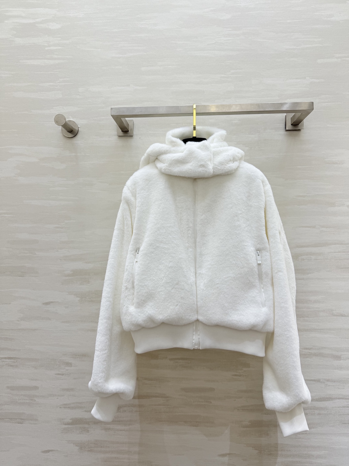 NO:666586,#alo eco-friendly rabbit fur hooded jacket, a must-have for soft and cute winter days. A hooded jacket with super breasts. Warm and good-looking. High-quality customization. Available in stock first size S/M/L (S size bust 94, length 52),,jackets & coats,hats, 19860909#alo环保濑兔毛连帽外套 冬日软萌必备 超级奶的一款连帽外套 暖乎乎的巨好看 高品质定制 现货首发sizeS/M/L（s码胸围94,衣长52）,,jackets & coats,hats, ,Women's clothing