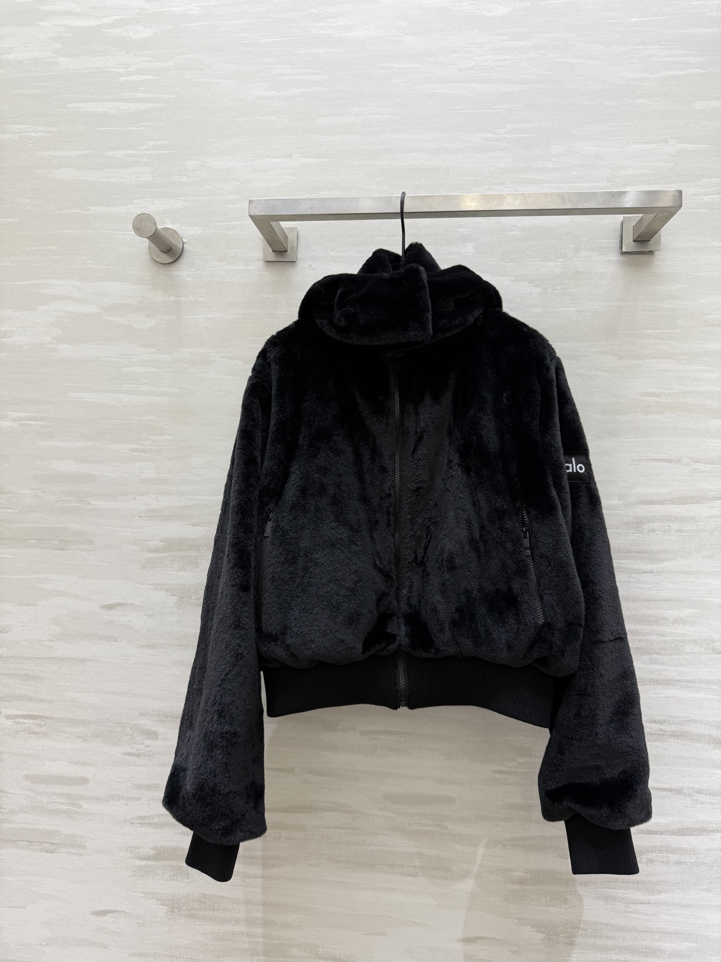 NO:666571,#alo eco-friendly rabbit fur hooded jacket, a must-have for soft and cute winter days. A hooded jacket with super breasts. Warm and good-looking. High-quality customization. Available in stock first size S/M/L (S size bust 94, length 52),,jackets & coats,hats, 19860909#alo环保濑兔毛连帽外套 冬日软萌必备 超级奶的一款连帽外套 暖乎乎的巨好看 高品质定制 现货首发sizeS/M/L（s码胸围94,衣长52）,,jackets & coats,hats, ,Women's clothing