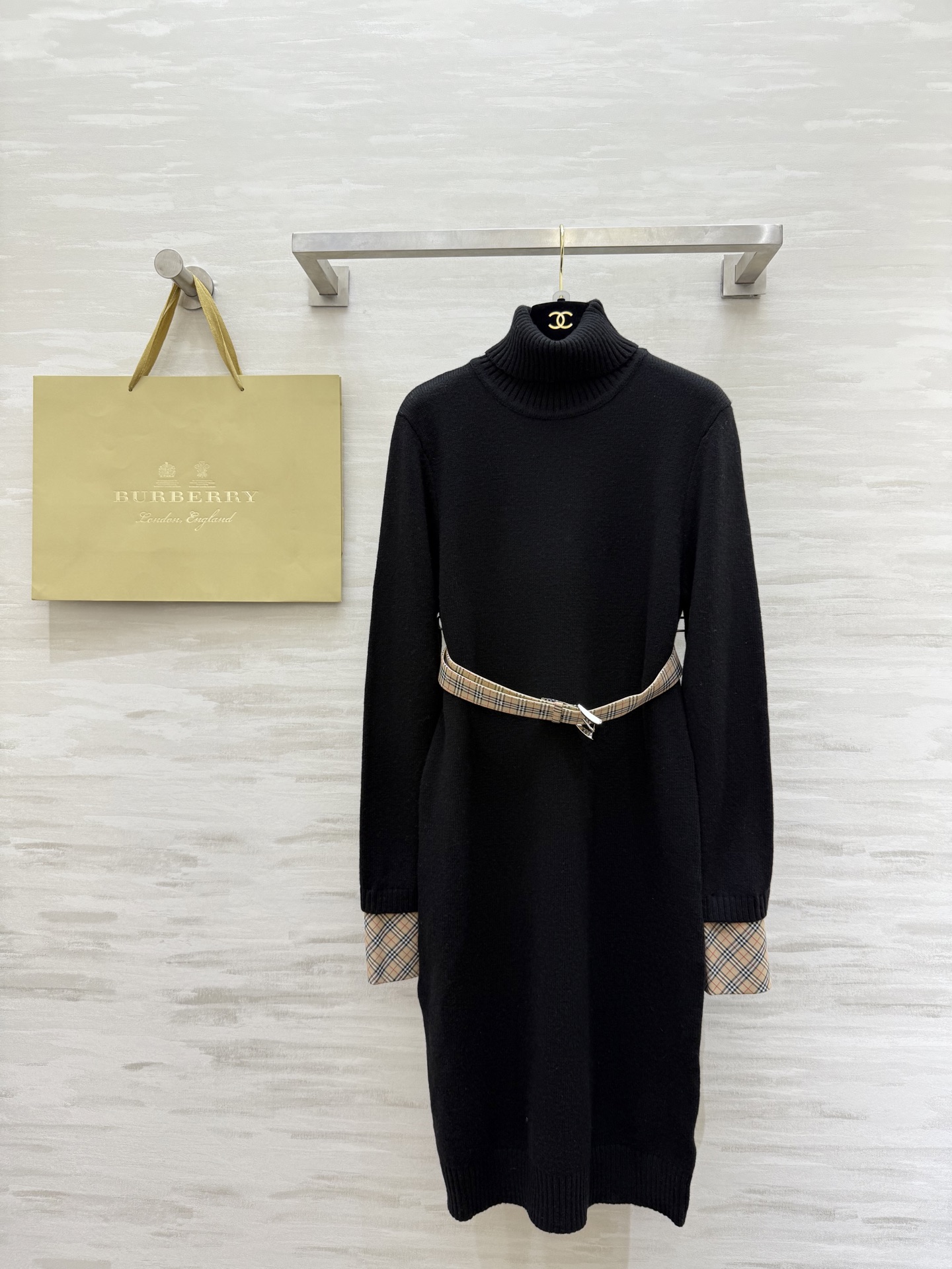 NO:666578,#Burberr new British style turtleneck sweater dress, customized wool yarn, skin-friendly and warm, high quality customization, available in stock, sizeS/M/L (S size bust 96, length 110),, burberry, skirts, sweaters,  19860909#Burberr新款 英伦风高领毛衣裙 定制羊毛纱线亲肤保暖 高品质定制 现货首发sizeS/M/L（s码胸围96,衣长110）,,burberry,skirts,sweaters, ,Women's clothing