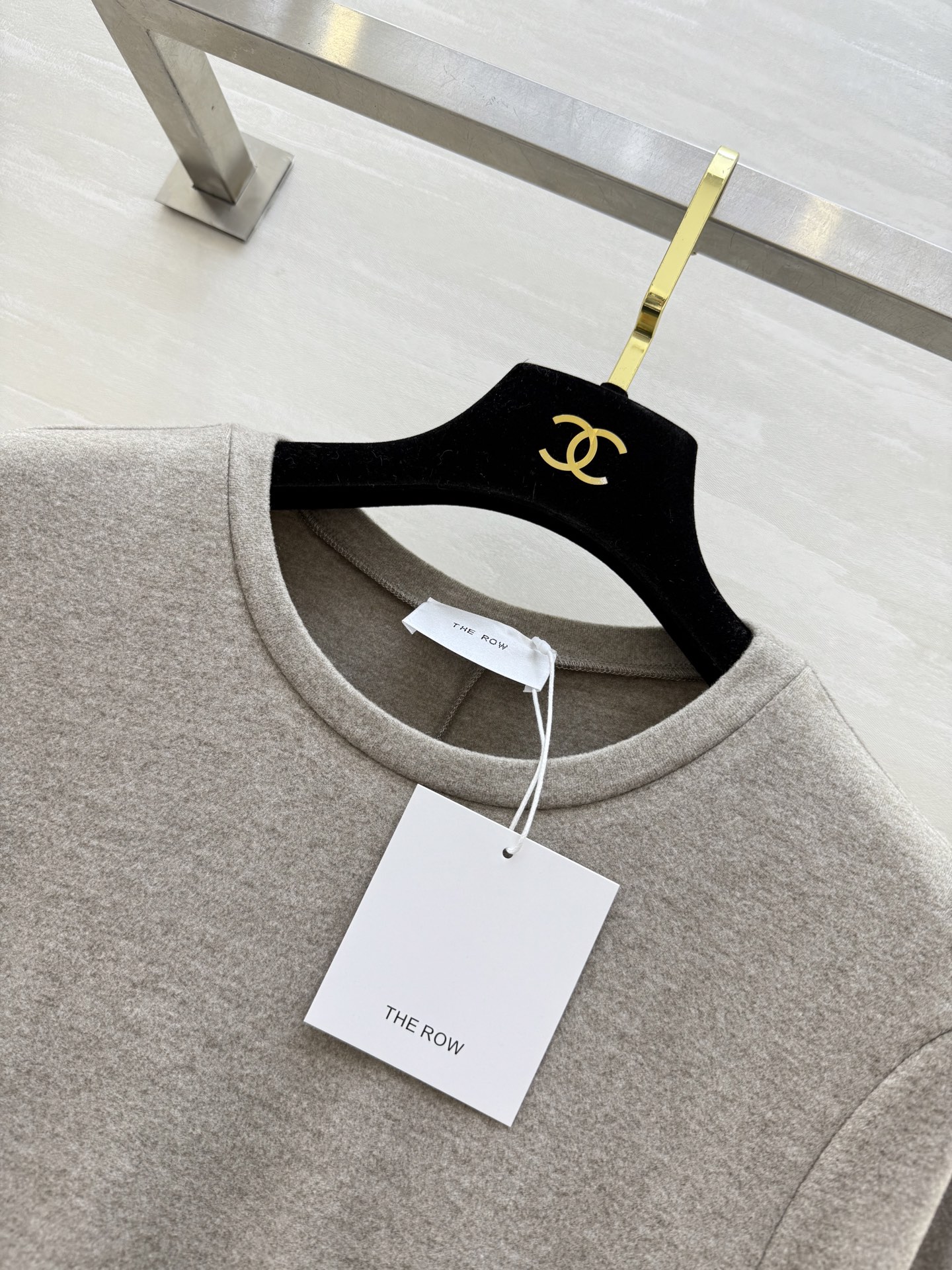 #The Row爆款圆领连衣裙 极简风 高级百搭 定制进口磨毛面料 亲肤舒适 高品质 现货首发size：