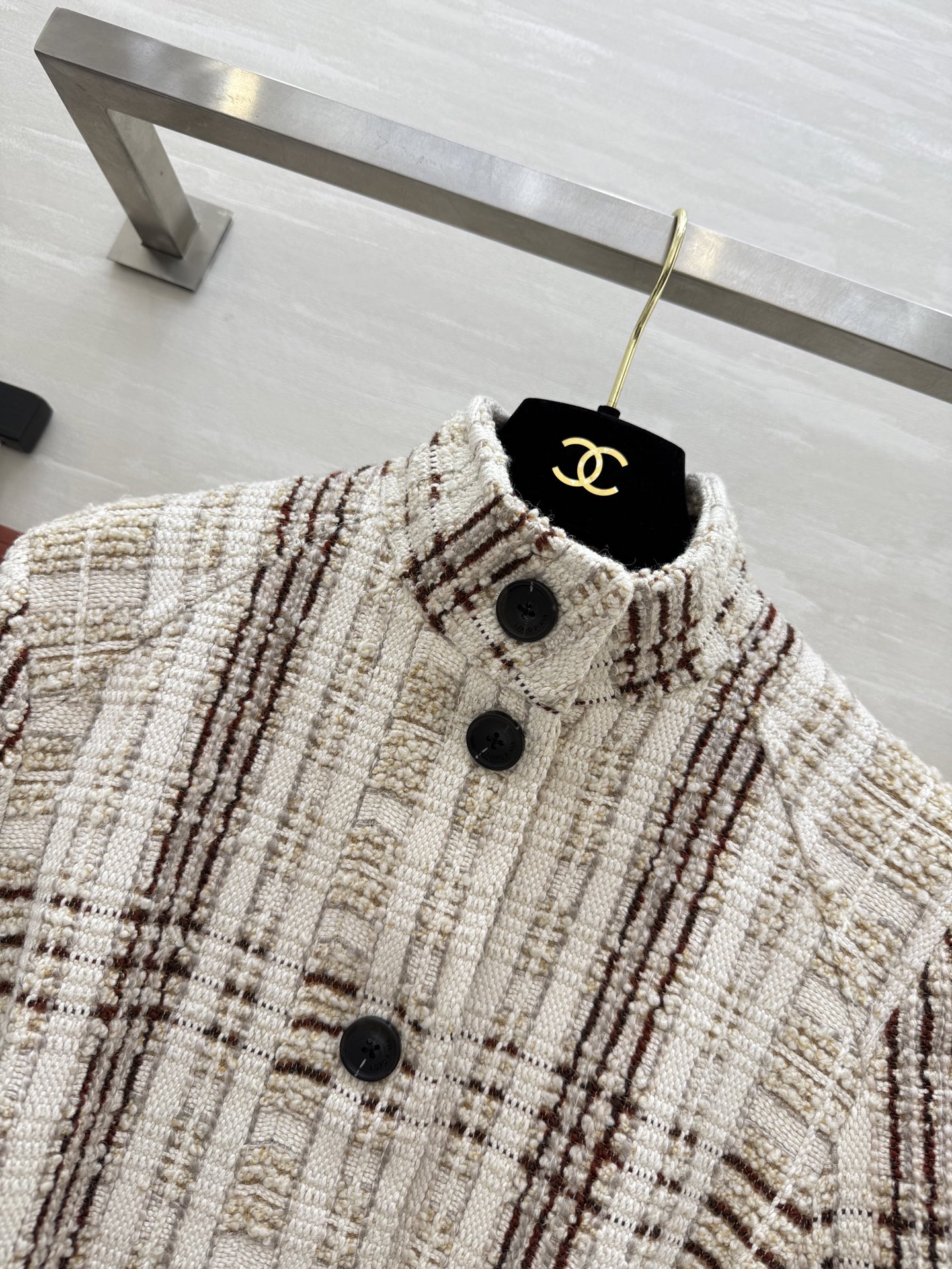 #Loro Pian♡经典格纹粗花呢外套 米白＋深棕格纹 优雅复古气质满分！高品质粗花呢材质 保暖又有质