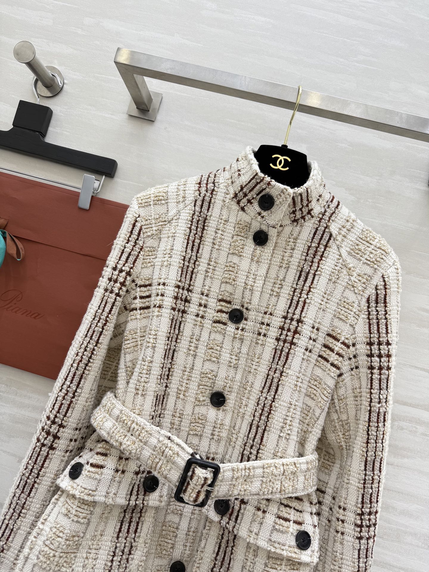 #Loro Pian♡经典格纹粗花呢外套 米白＋深棕格纹 优雅复古气质满分！高品质粗花呢材质 保暖又有质