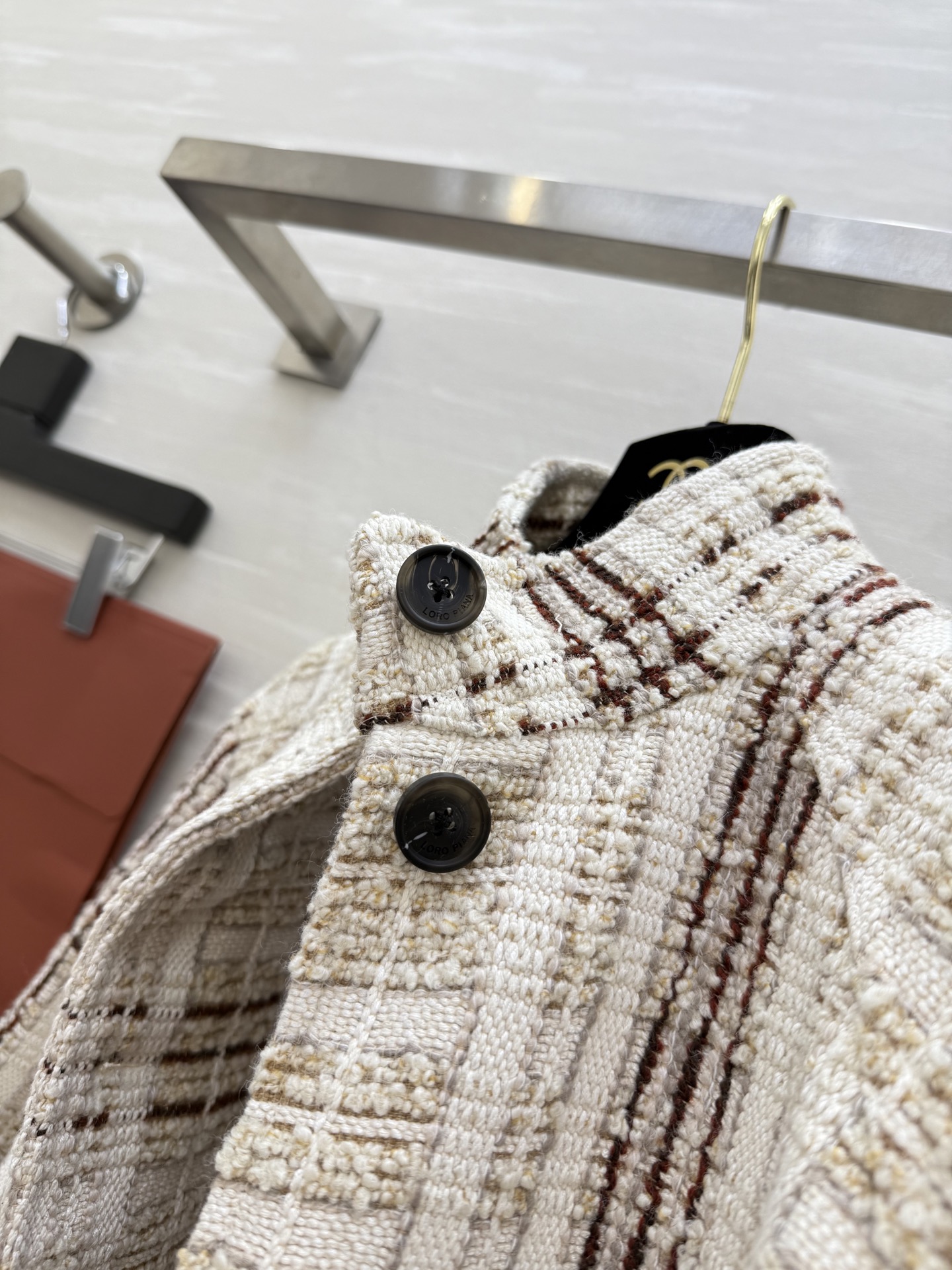 #Loro Pian♡经典格纹粗花呢外套 米白＋深棕格纹 优雅复古气质满分！高品质粗花呢材质 保暖又有质