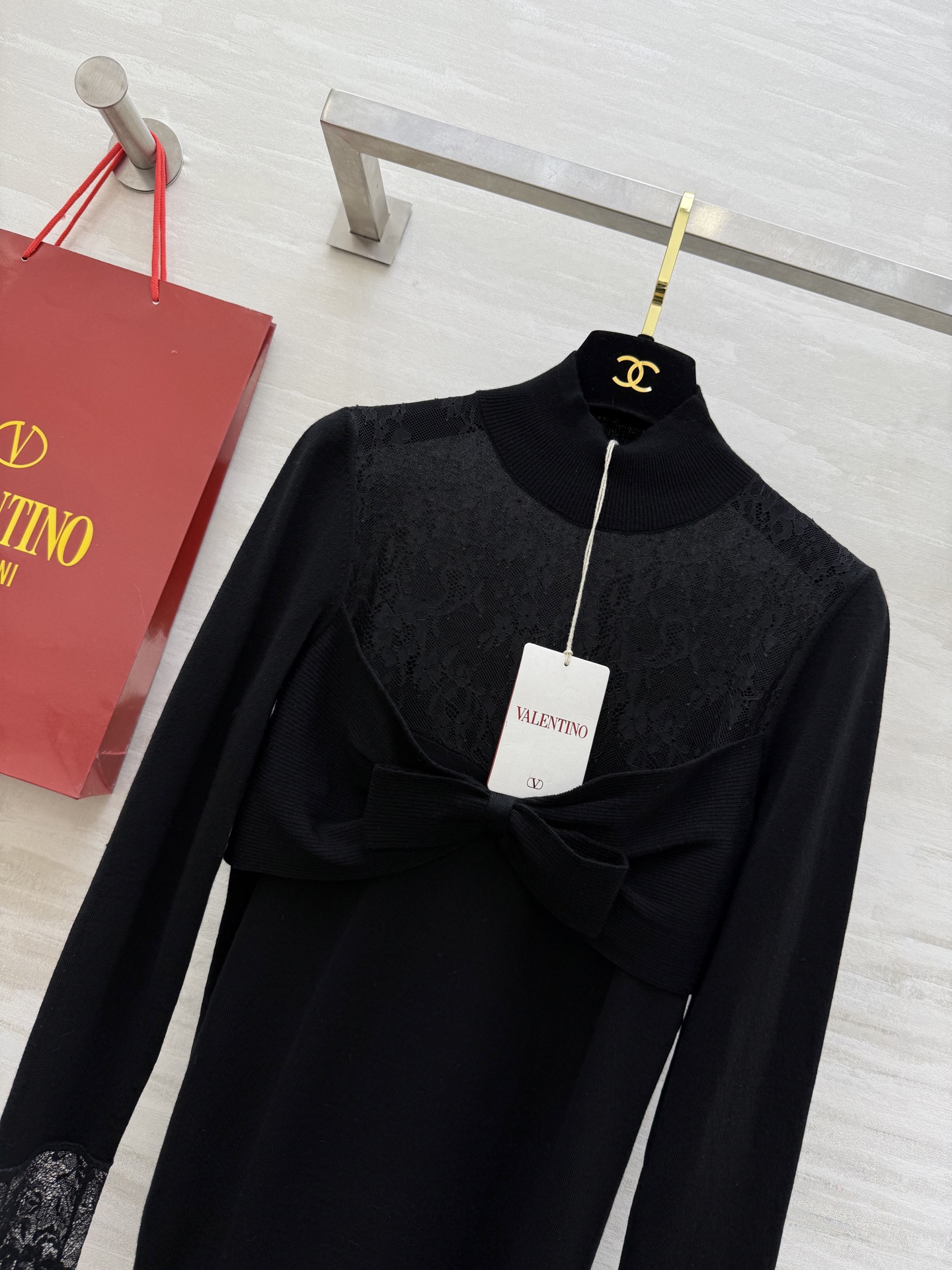 #Valentin♡²⁶蕾丝蝴蝶结上衣 轻薄蕾丝 柔软羊毛纱线🧶优雅又精致 胸前大蝴蝶结超吸睛 肩部和袖