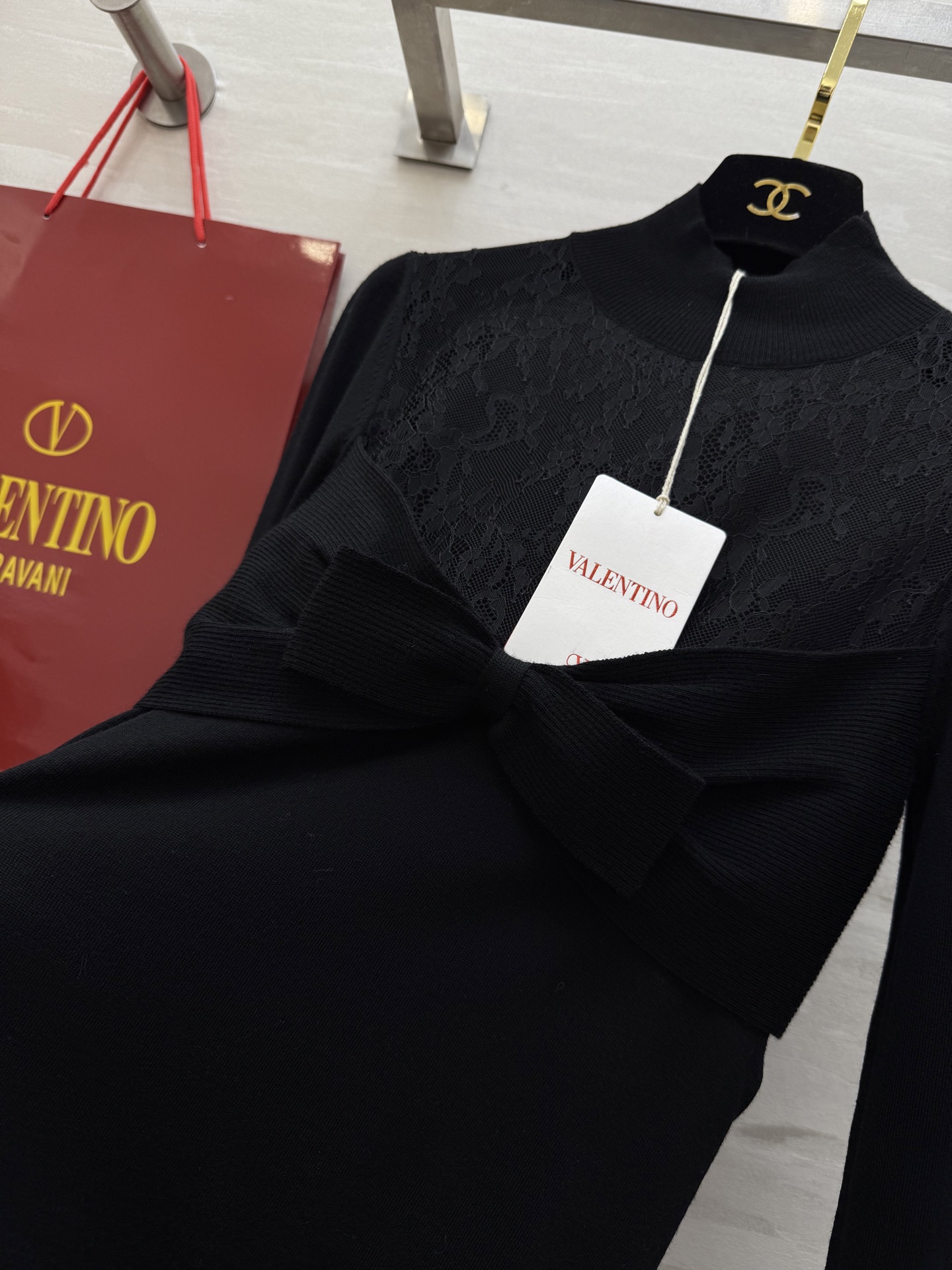 #Valentin♡²⁶蕾丝蝴蝶结上衣 轻薄蕾丝 柔软羊毛纱线🧶优雅又精致 胸前大蝴蝶结超吸睛 肩部和袖