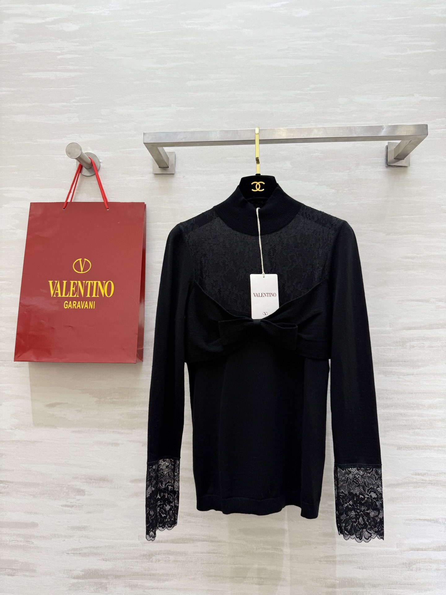 #Valentin♡²⁶蕾丝蝴蝶结上衣 轻薄蕾丝 柔软羊毛纱线🧶优雅又精致 胸前大蝴蝶结超吸睛 肩部和袖