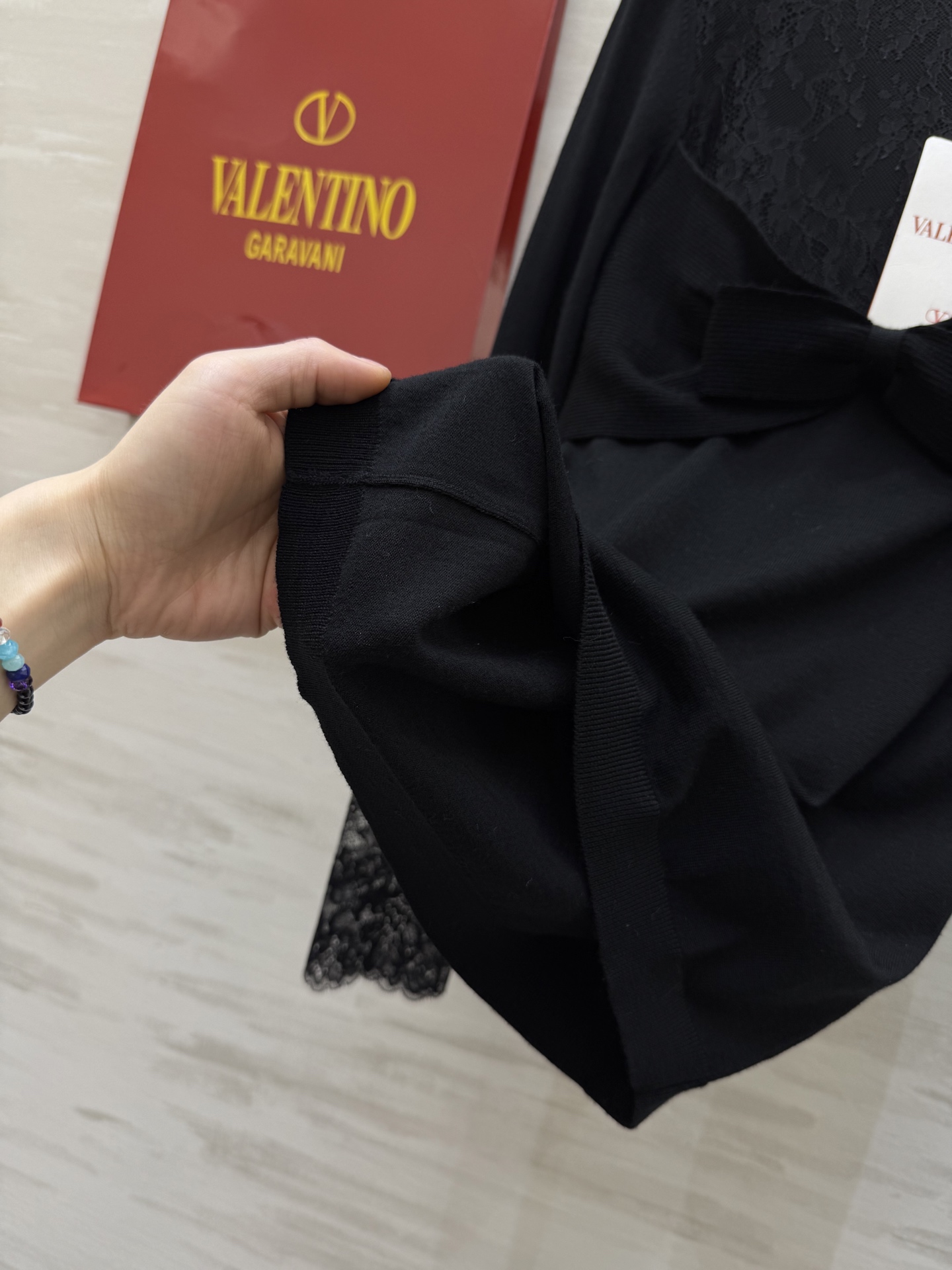 #Valentin♡²⁶蕾丝蝴蝶结上衣 轻薄蕾丝 柔软羊毛纱线🧶优雅又精致 胸前大蝴蝶结超吸睛 肩部和袖