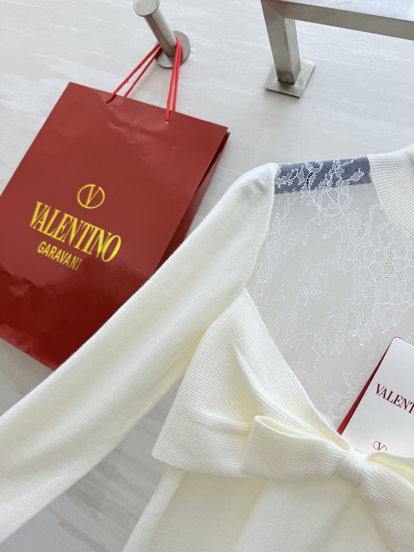 #Valentin♡²⁶蕾丝蝴蝶结上衣 轻薄蕾丝 柔软羊毛纱线🧶优雅又精致 胸前大蝴蝶结超吸睛 肩部和袖