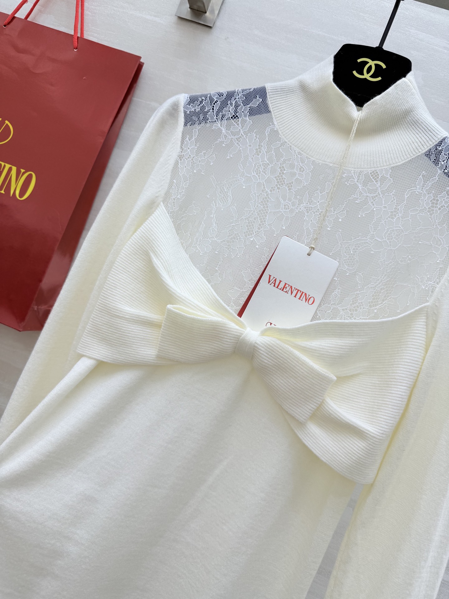 #Valentin♡²⁶蕾丝蝴蝶结上衣 轻薄蕾丝 柔软羊毛纱线🧶优雅又精致 胸前大蝴蝶结超吸睛 肩部和袖