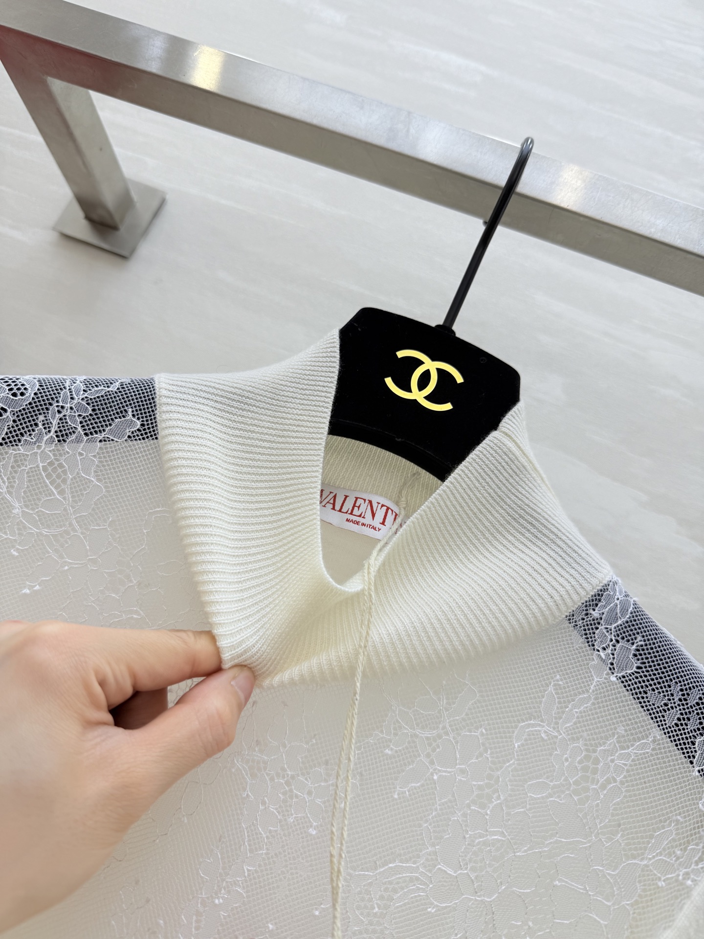 #Valentin♡²⁶蕾丝蝴蝶结上衣 轻薄蕾丝 柔软羊毛纱线🧶优雅又精致 胸前大蝴蝶结超吸睛 肩部和袖