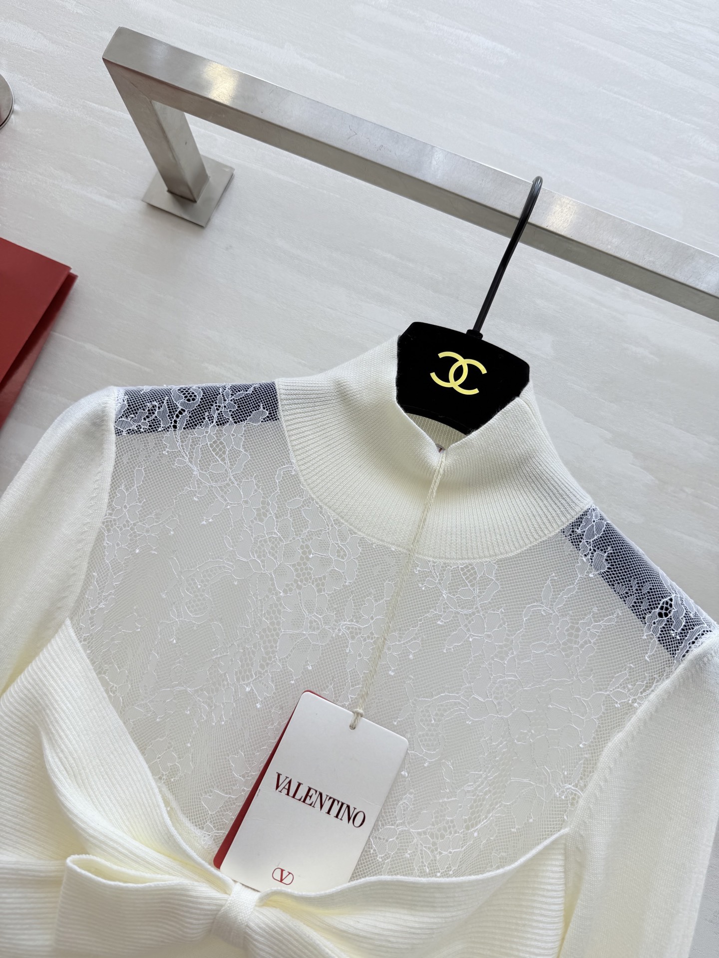 #Valentin♡²⁶蕾丝蝴蝶结上衣 轻薄蕾丝 柔软羊毛纱线🧶优雅又精致 胸前大蝴蝶结超吸睛 肩部和袖