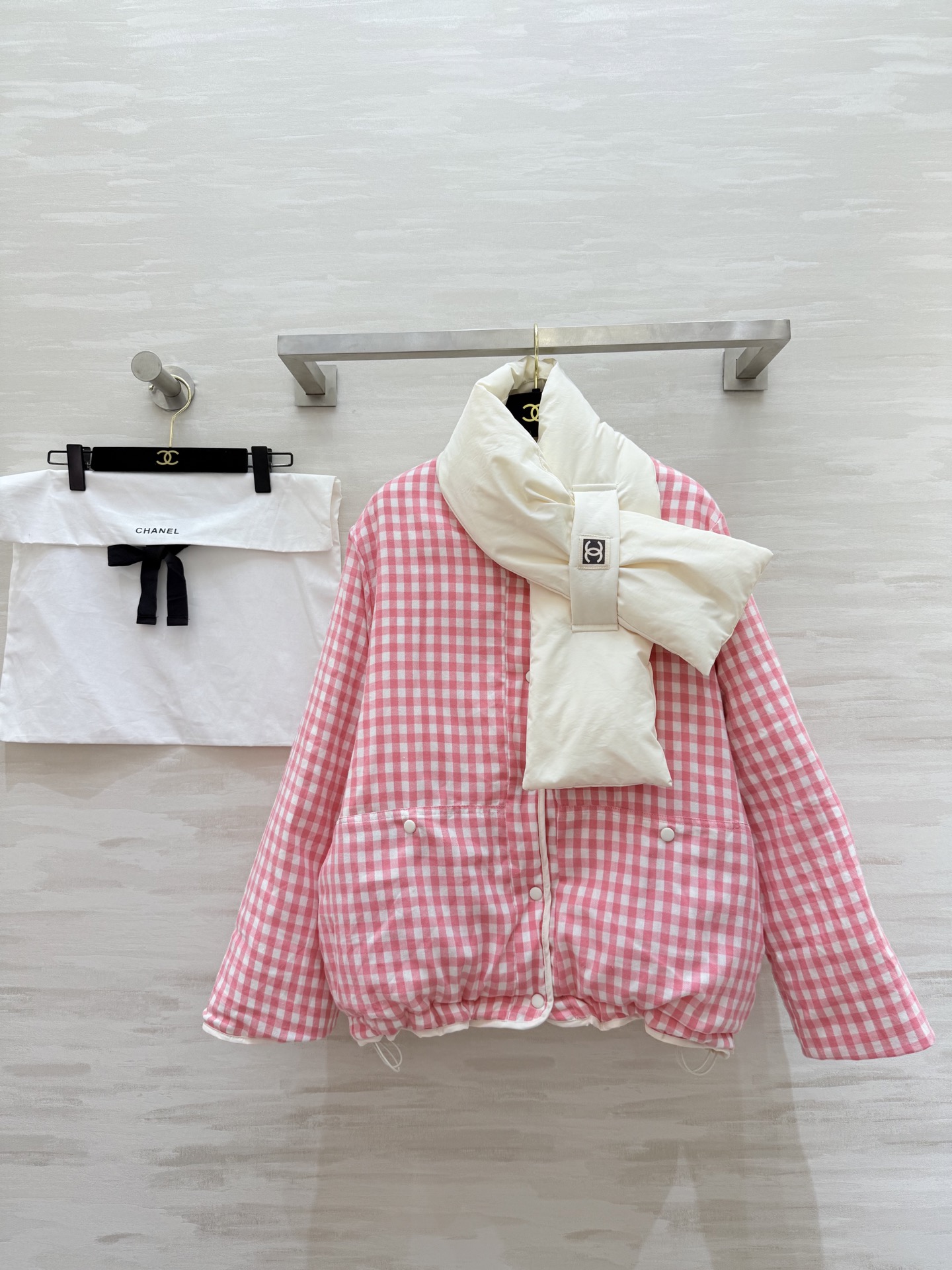 #Chane♡正反两穿 羽绒棉服 经典圆领不挑人 围脖加持温暖加倍！高品质定制 现货首发size：36/