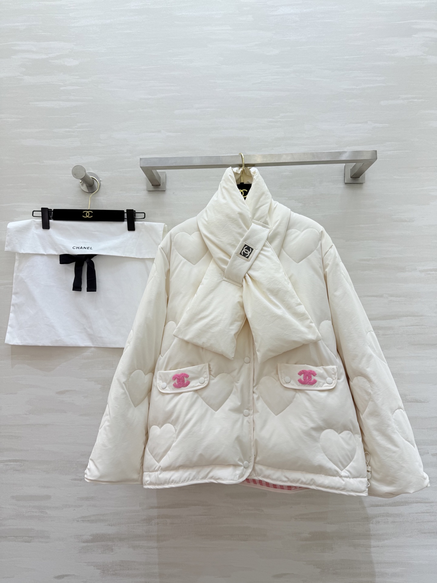 #Chane♡正反两穿 羽绒棉服 经典圆领不挑人 围脖加持温暖加倍！高品质定制 现货首发size：36/