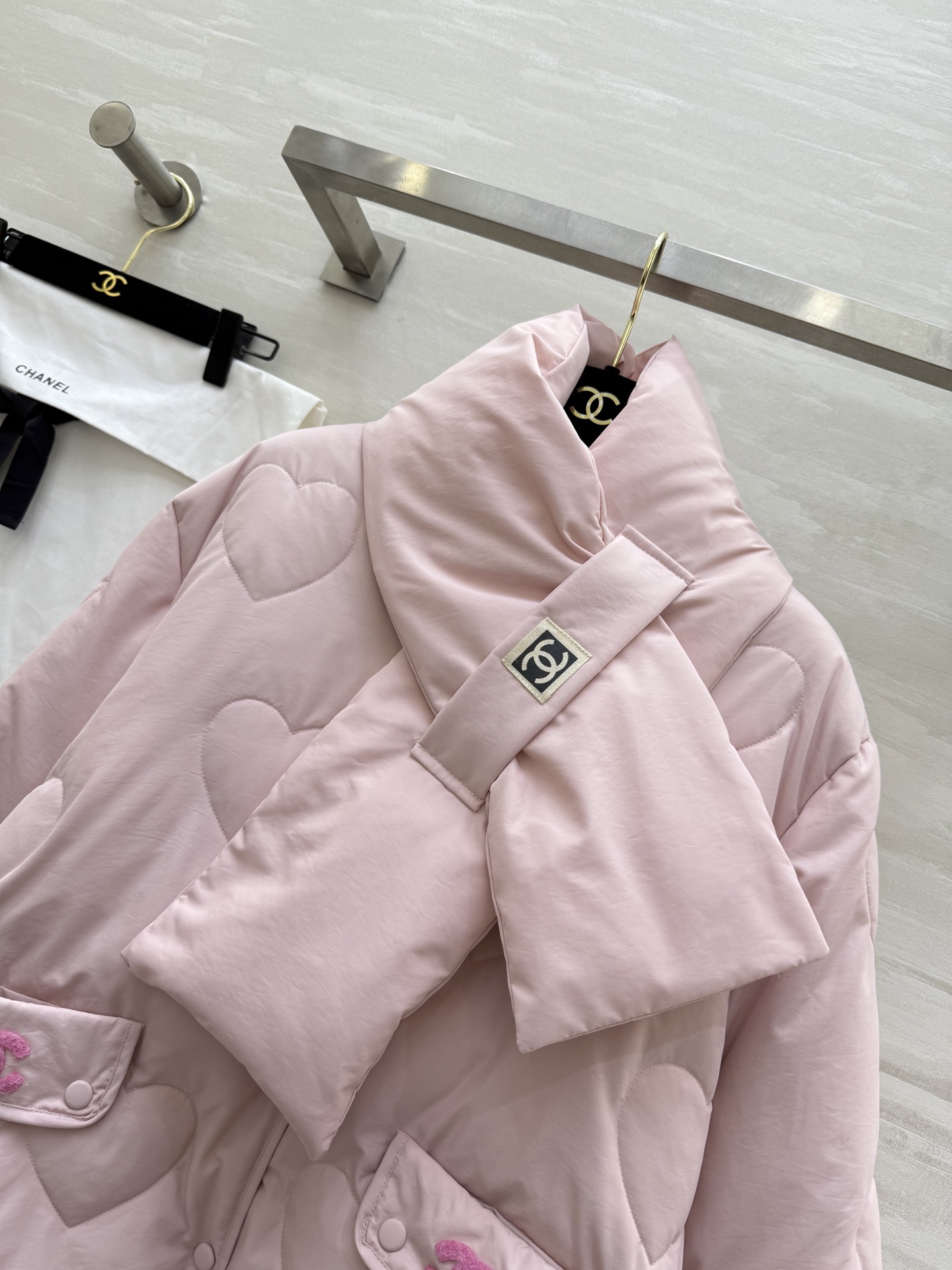 #Chane♡正反两穿 羽绒棉服 经典圆领不挑人 围脖加持温暖加倍！高品质定制 现货首发size：36/