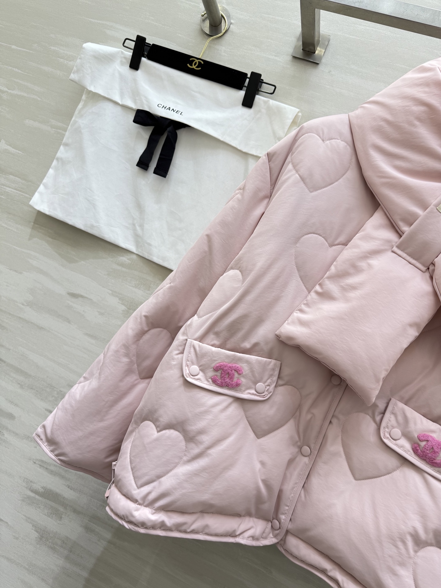 #Chane♡正反两穿 羽绒棉服 经典圆领不挑人 围脖加持温暖加倍！高品质定制 现货首发size：36/