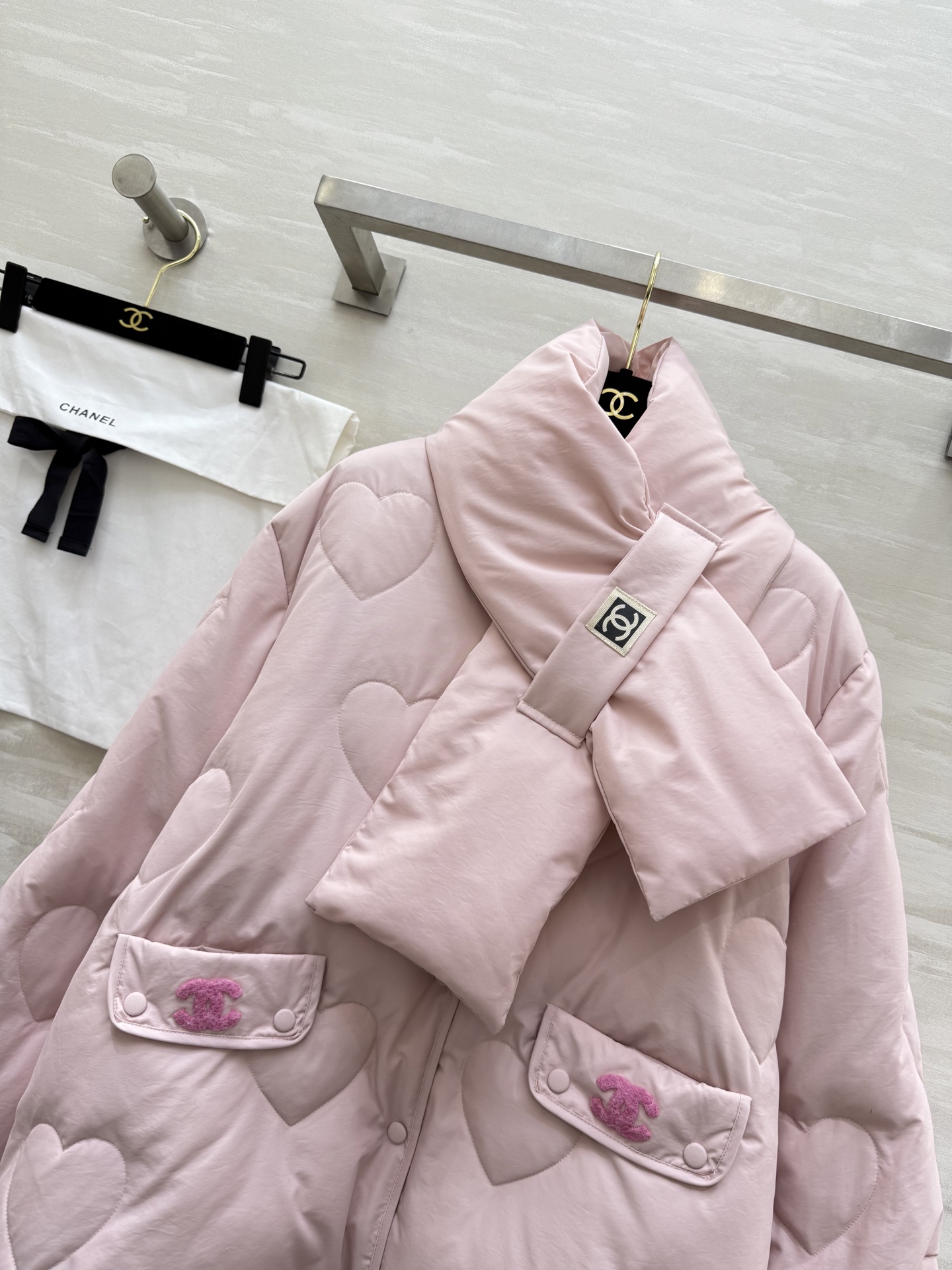 #Chane♡正反两穿 羽绒棉服 经典圆领不挑人 围脖加持温暖加倍！高品质定制 现货首发size：36/