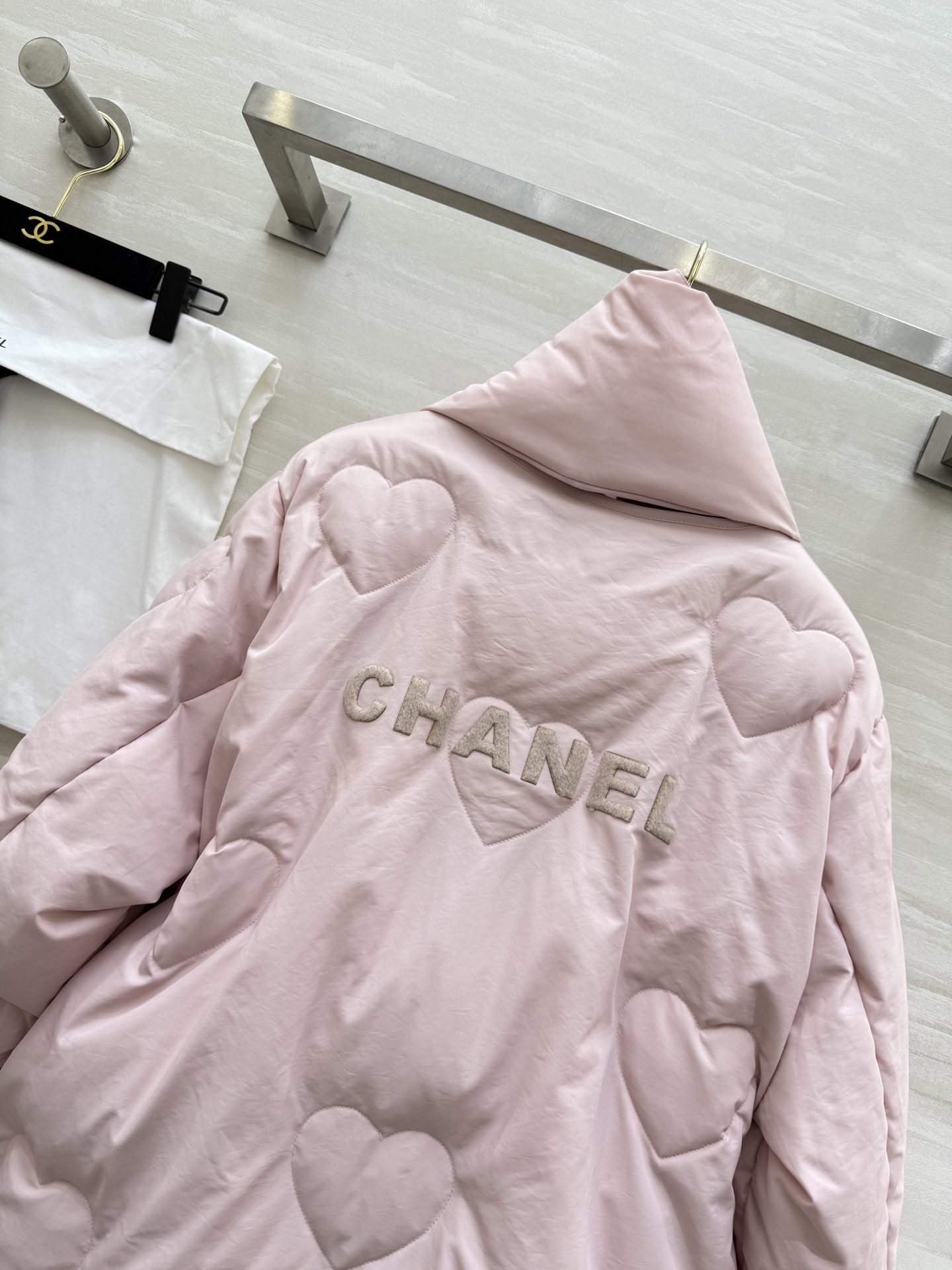 #Chane♡正反两穿 羽绒棉服 经典圆领不挑人 围脖加持温暖加倍！高品质定制 现货首发size：36/