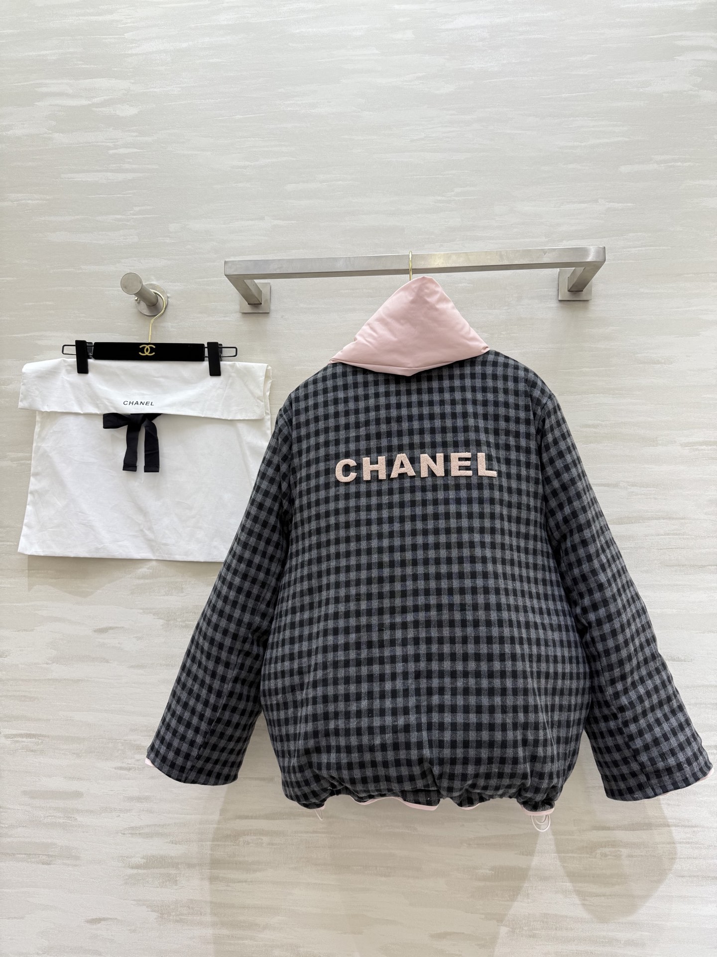 #Chane♡正反两穿 羽绒棉服 经典圆领不挑人 围脖加持温暖加倍！高品质定制 现货首发size：36/