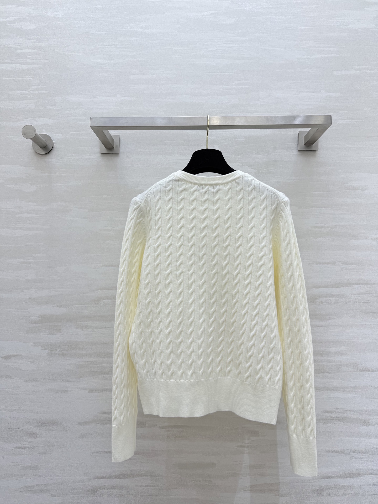 拉夫劳伦²⁶早春羊毛针织开衫 经典麻花纹理 简约又有细节感 左胸小马标 品牌辨识度满分！羊毛针织面料亲肤