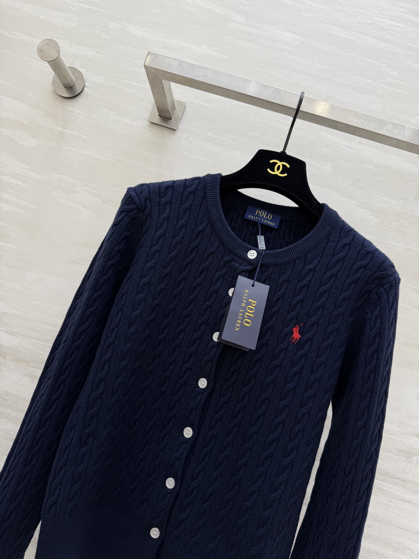 拉夫劳伦²⁶早春羊毛针织开衫 经典麻花纹理 简约又有细节感 左胸小马标 品牌辨识度满分！羊毛针织面料亲肤