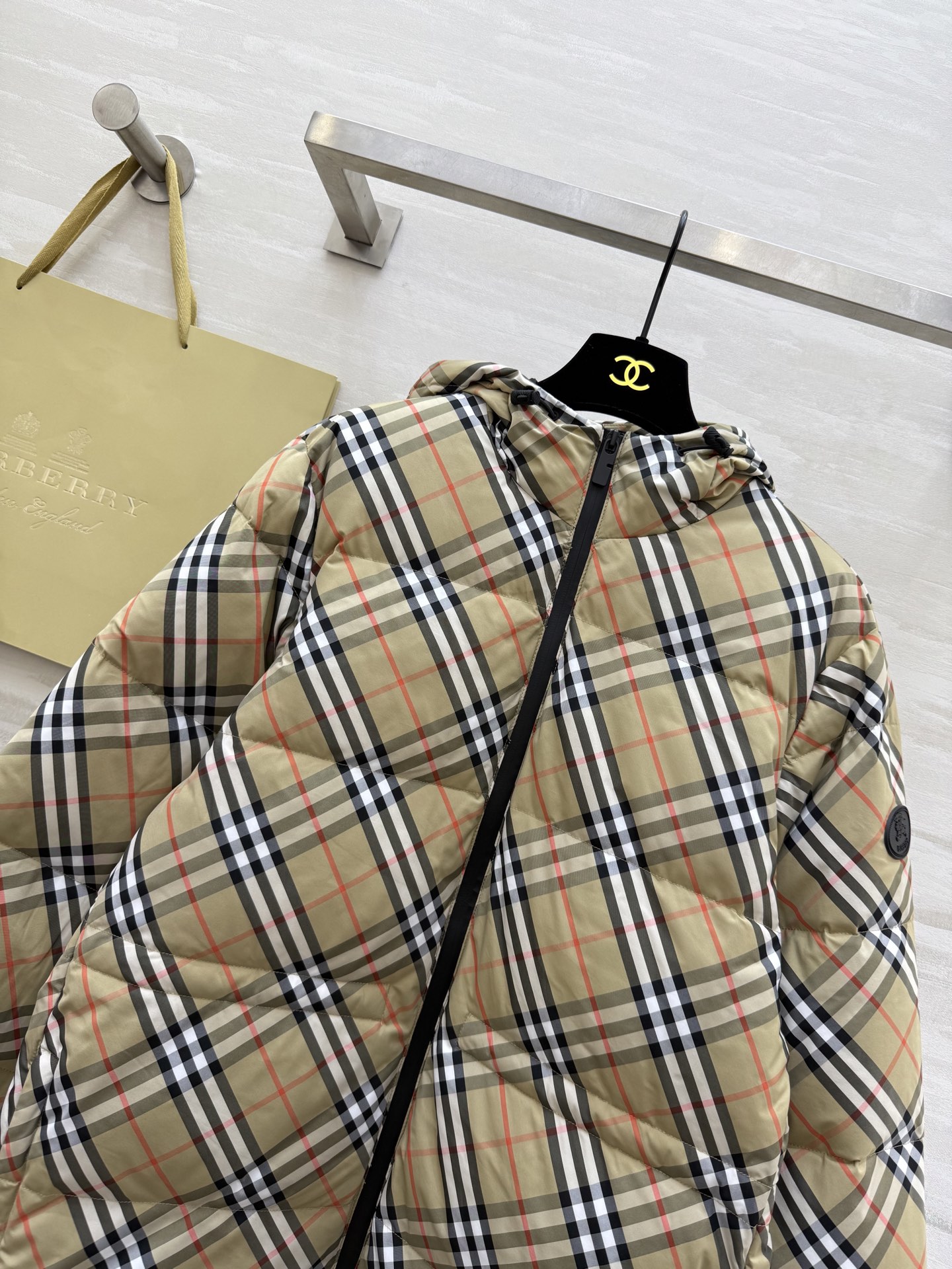 #Burberr♡连帽可抽绳收腰羽绒服 内里90鹅绒填充 高品质定制 现货首发size：S/M/L/XL