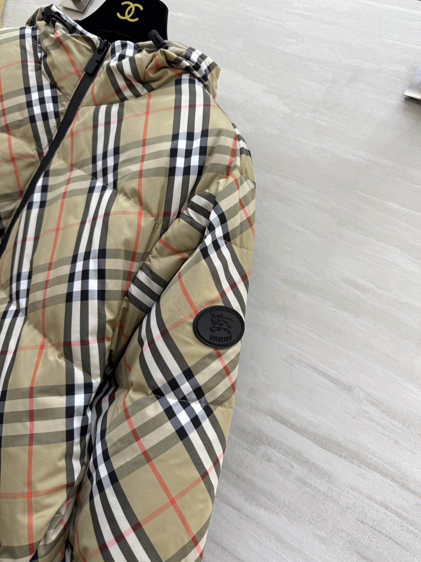 #Burberr♡连帽可抽绳收腰羽绒服 内里90鹅绒填充 高品质定制 现货首发size：S/M/L/XL