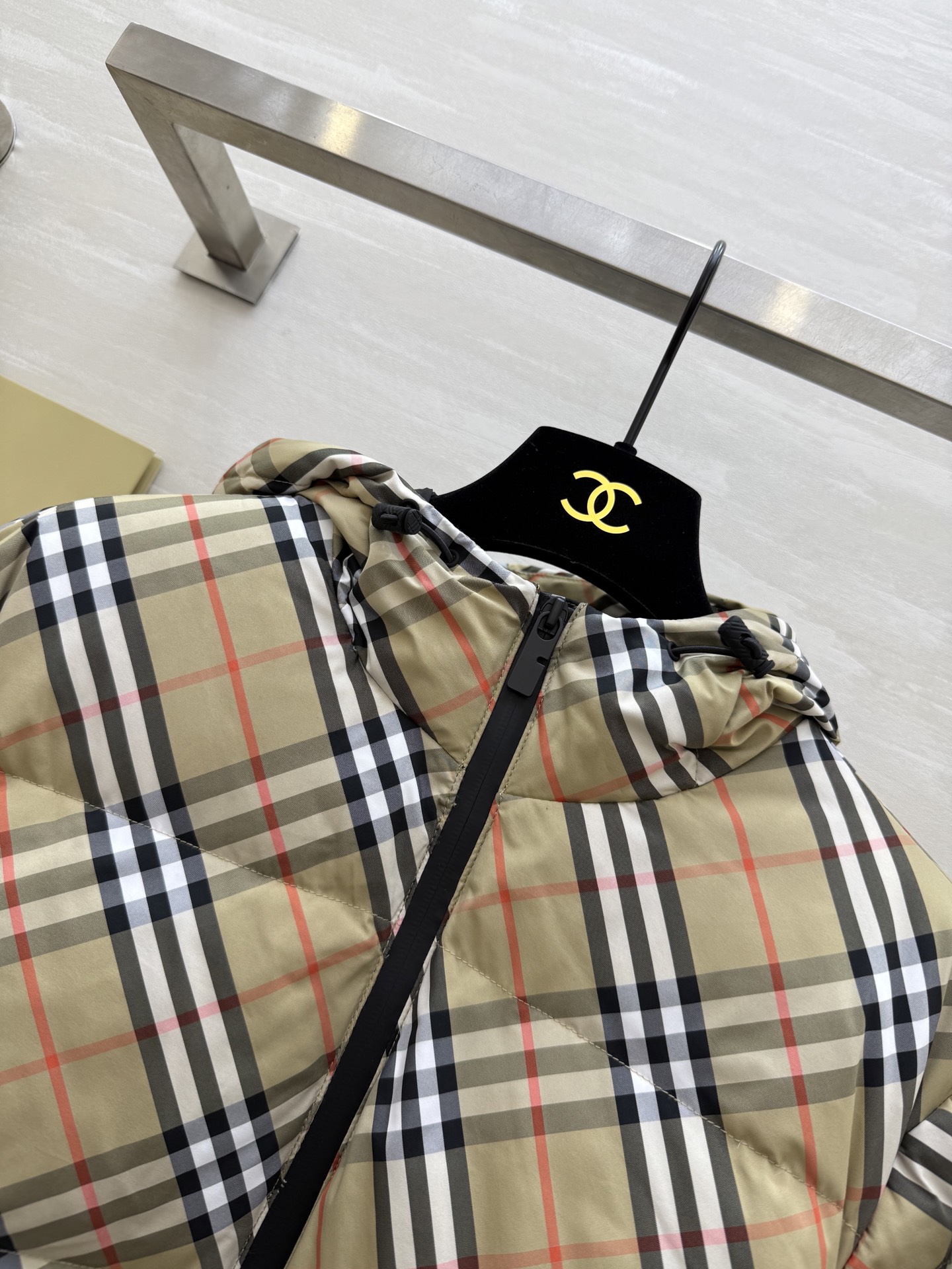 #Burberr♡连帽可抽绳收腰羽绒服 内里90鹅绒填充 高品质定制 现货首发size：S/M/L/XL