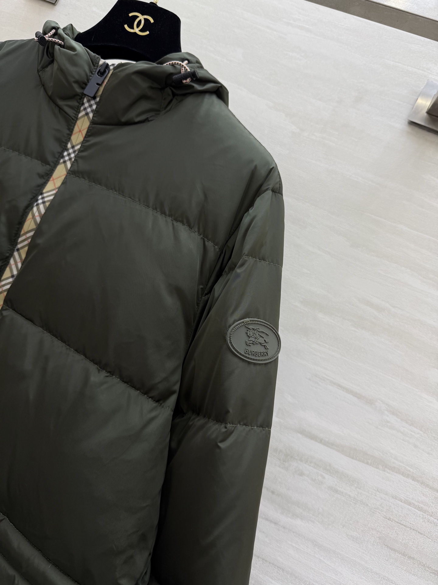 #Burberr♡连帽可抽绳收腰羽绒服 内里90鹅绒填充 高品质定制 现货首发size：S/M/L/XL